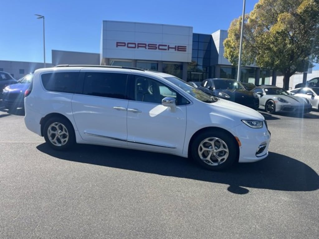 Used 2022 Chrysler Pacifica Limited Van Passenger Van