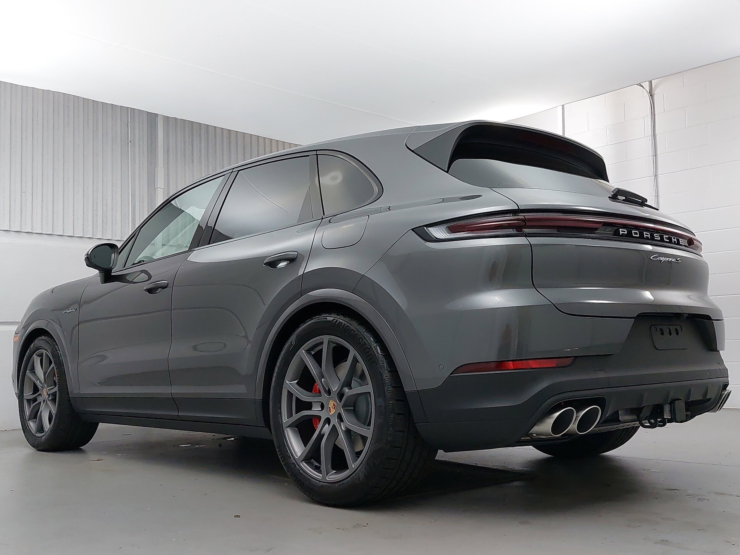 2026 Porsche Cayenne S E-Hybrid photo 3