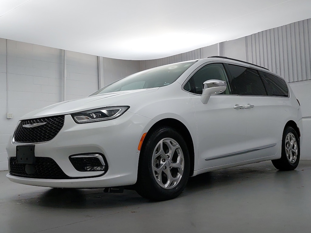 Used 2022 Chrysler Pacifica Limited Van Passenger Van