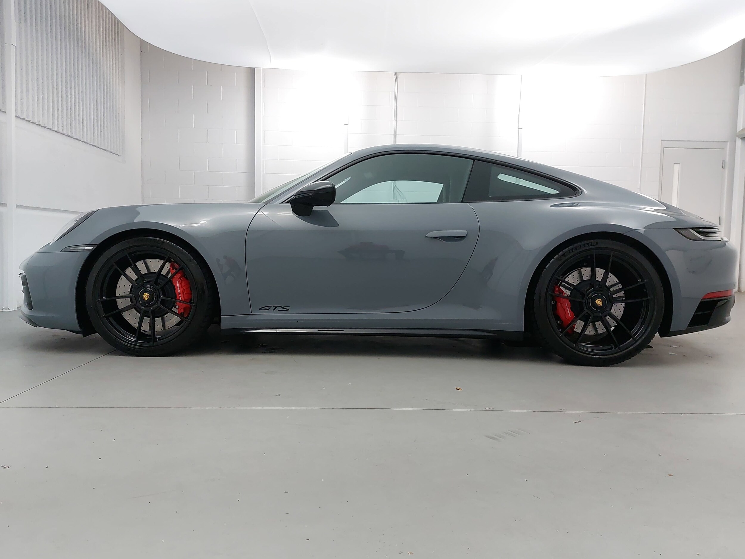 2023 Porsche 911 GTS photo 2