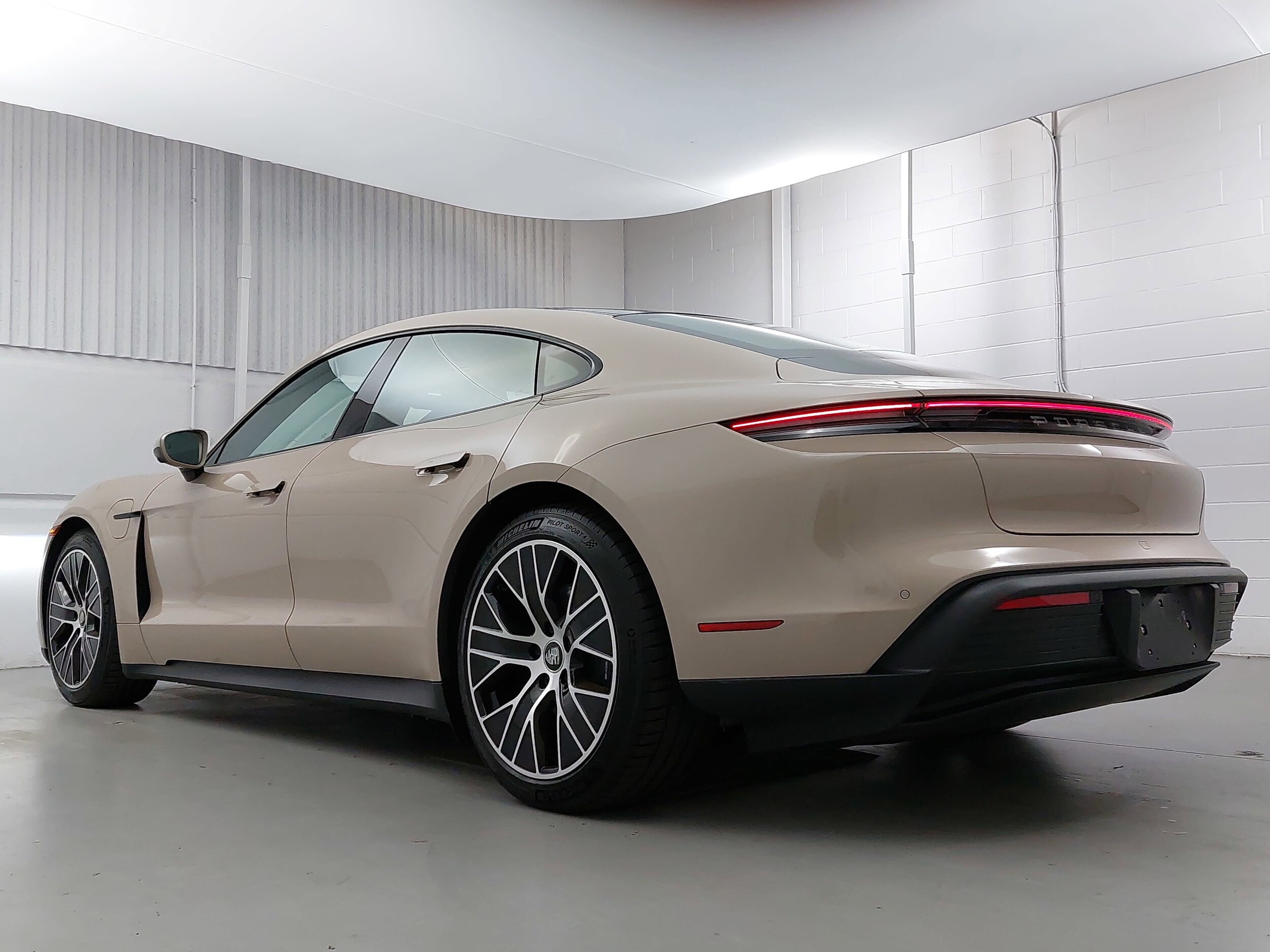 2023 Porsche Taycan photo 3