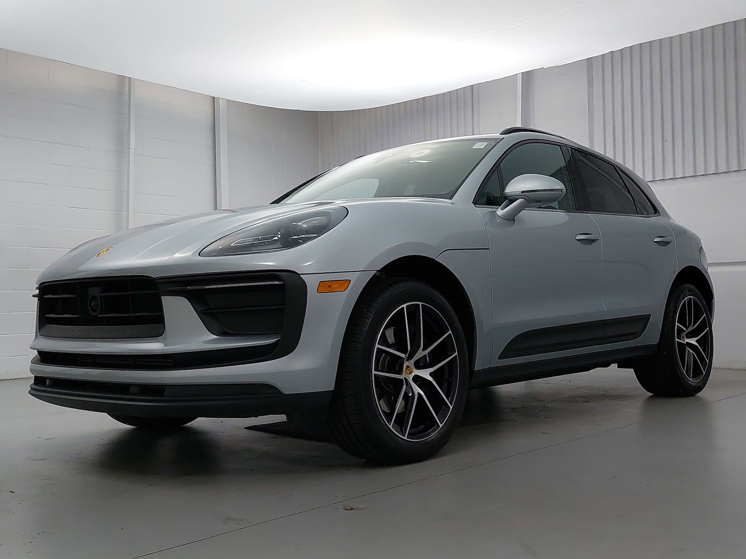 2025 Porsche Macan Base's photo