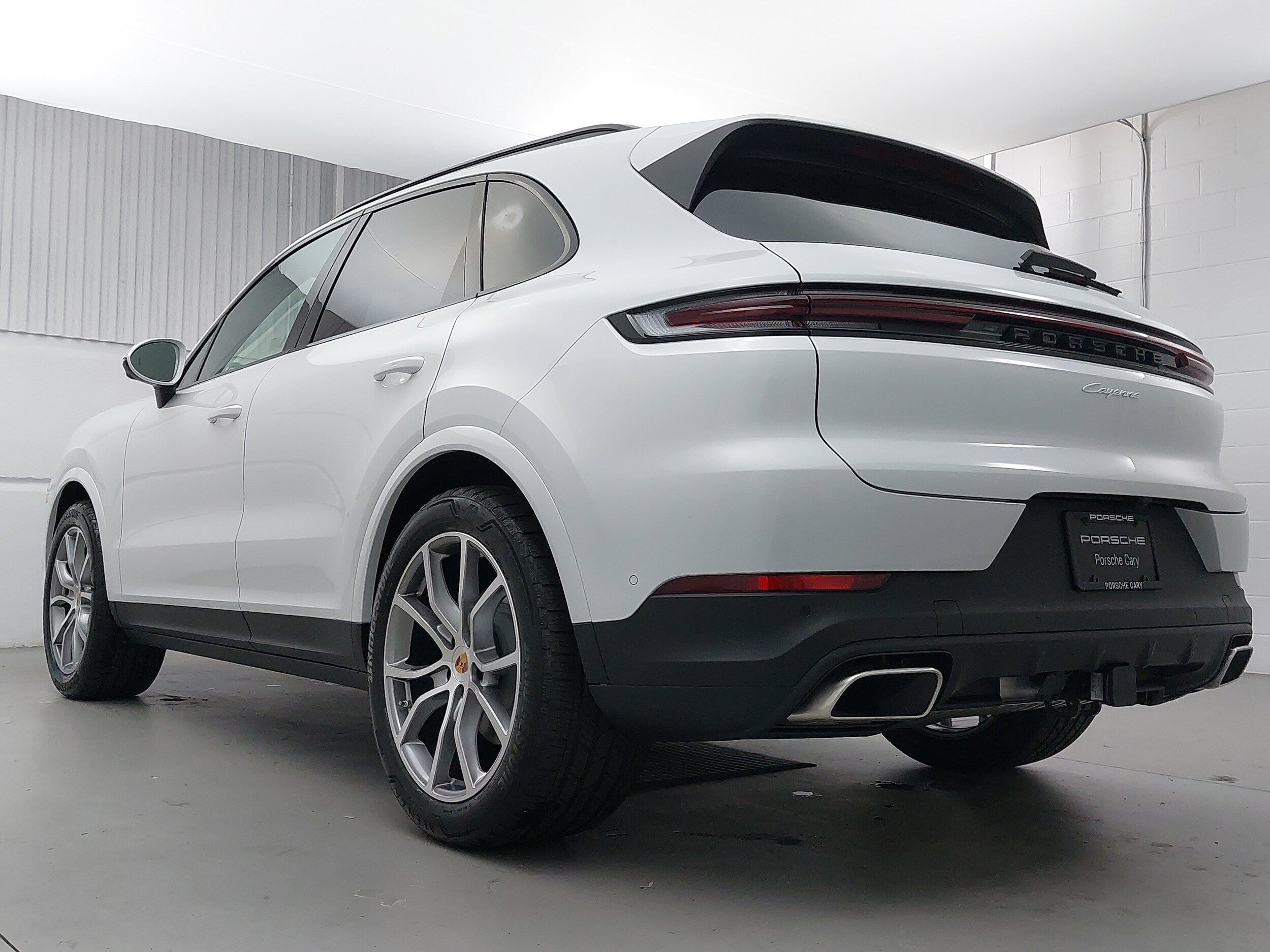 2026 Porsche Cayenne photo 2