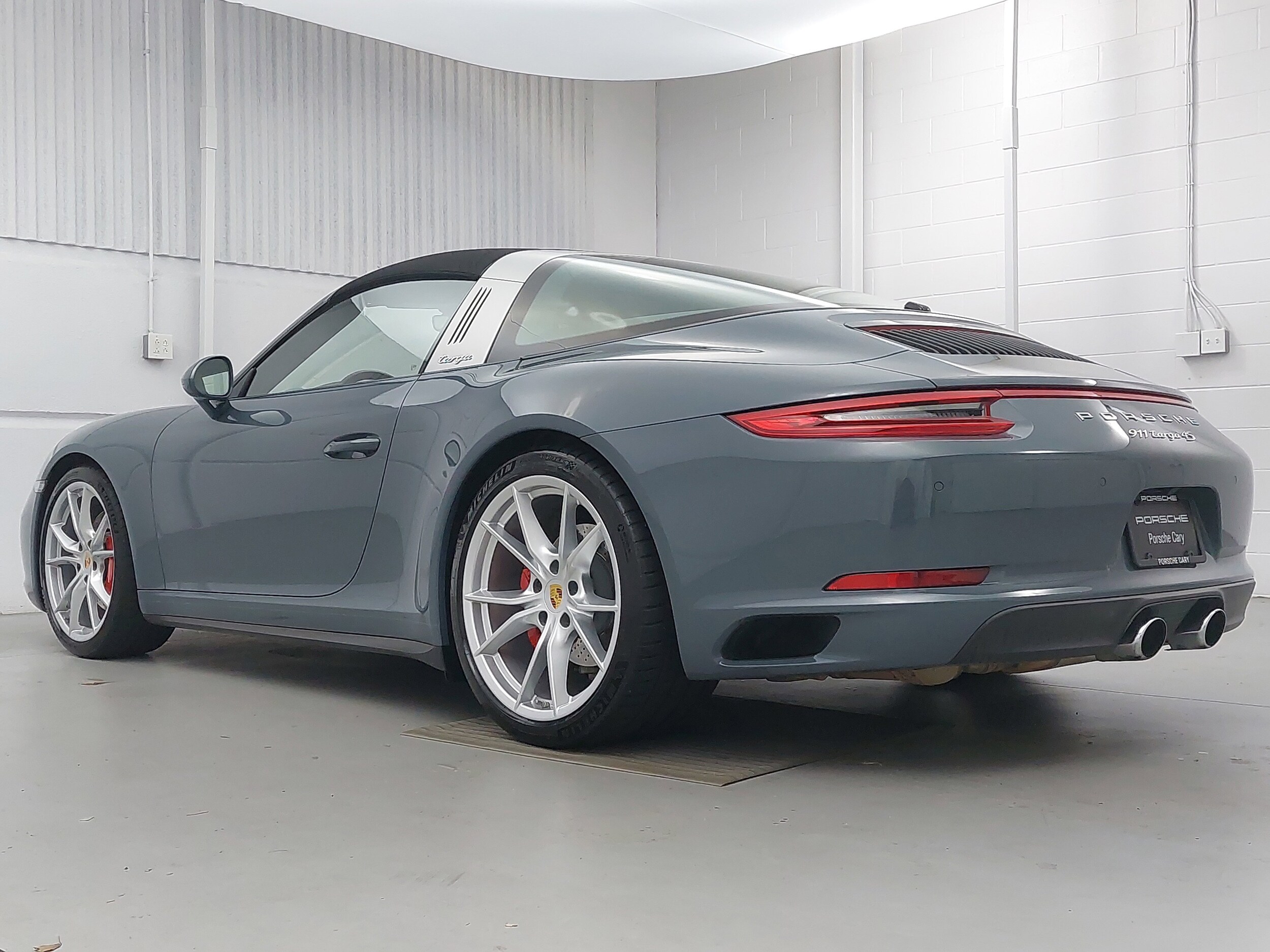 2017 Porsche 911 Targa Coupe photo 3