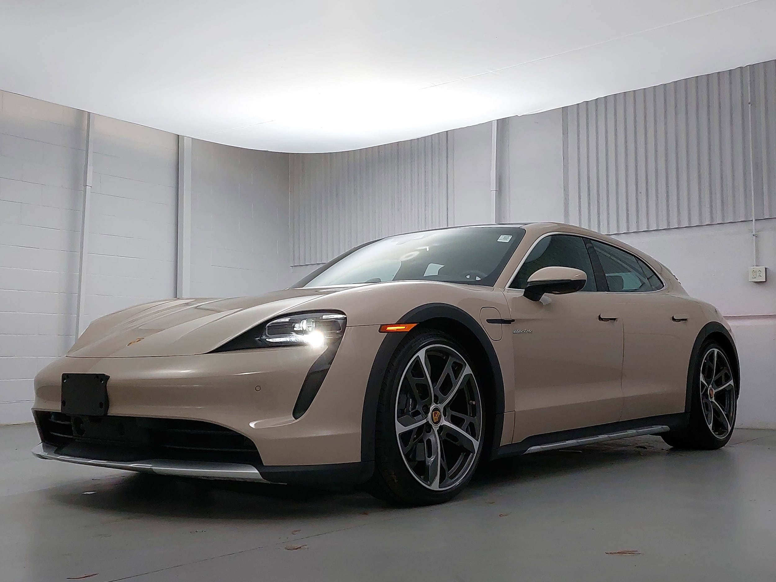 2023 Porsche Taycan Base's photo