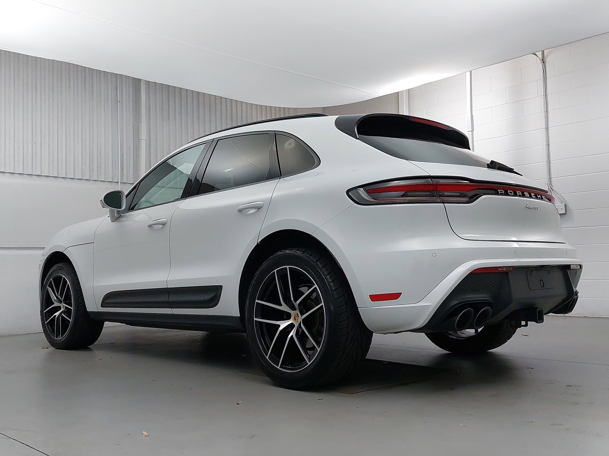 2023 Porsche Macan Base photo 3