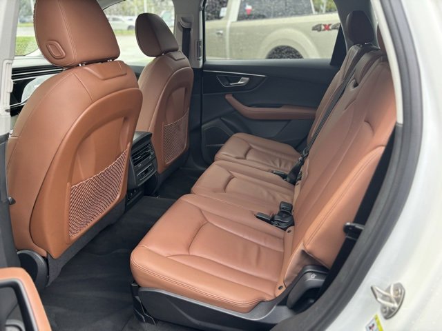 2024 Audi Q7 55 Premium Plus photo 2