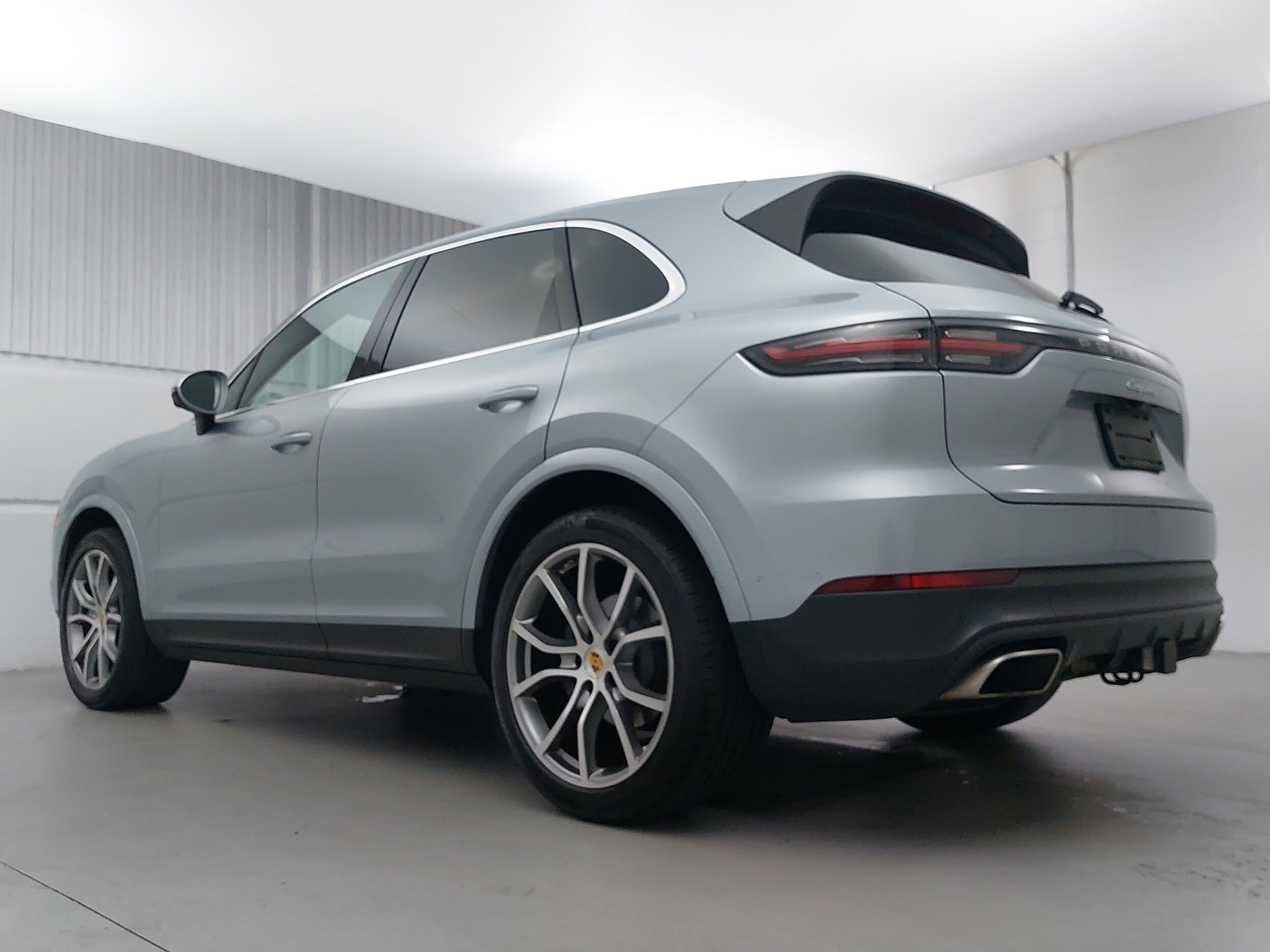 2022 Porsche Cayenne Base photo 2
