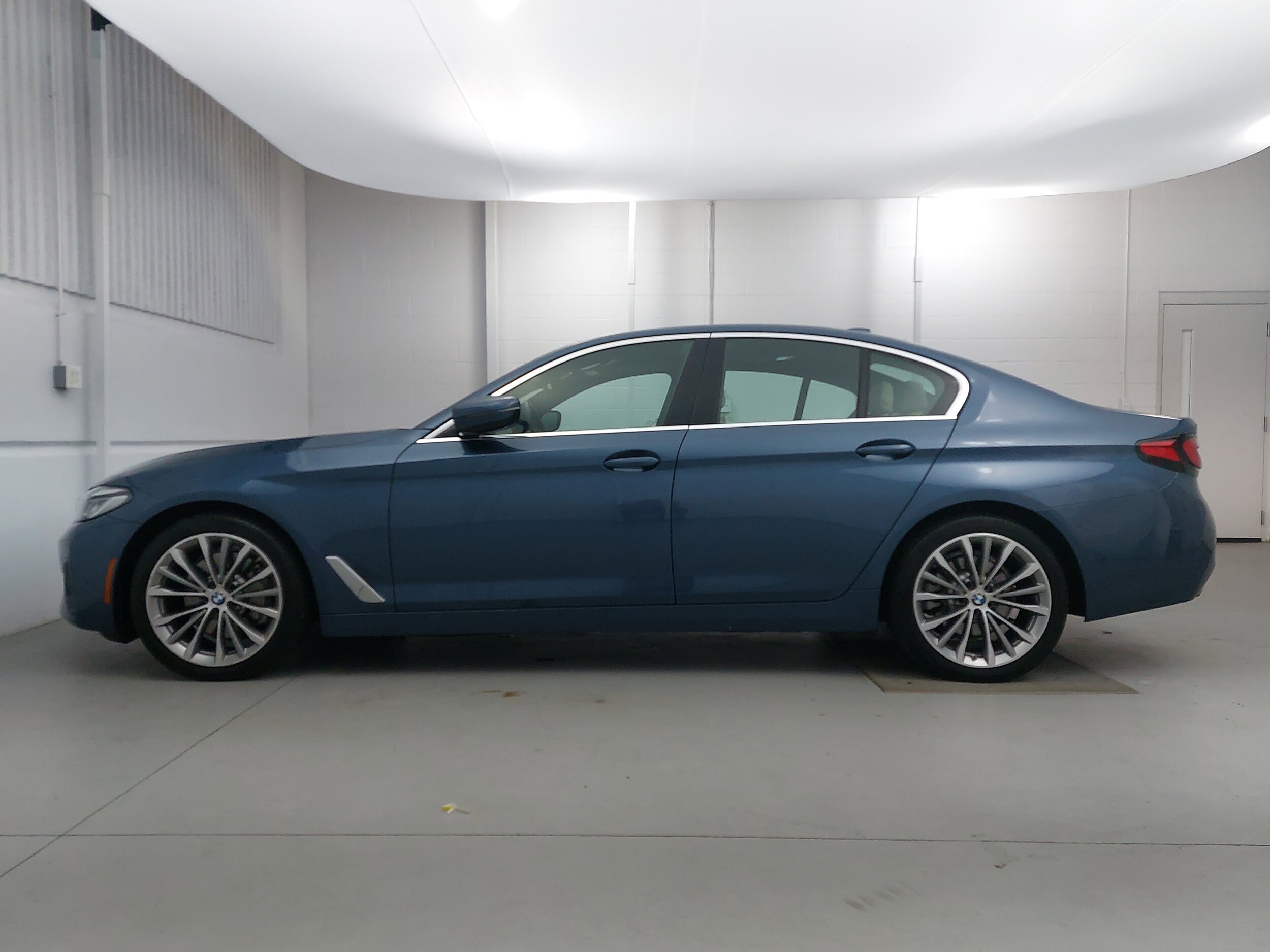 2023 Bmw 530i xDrive photo 2