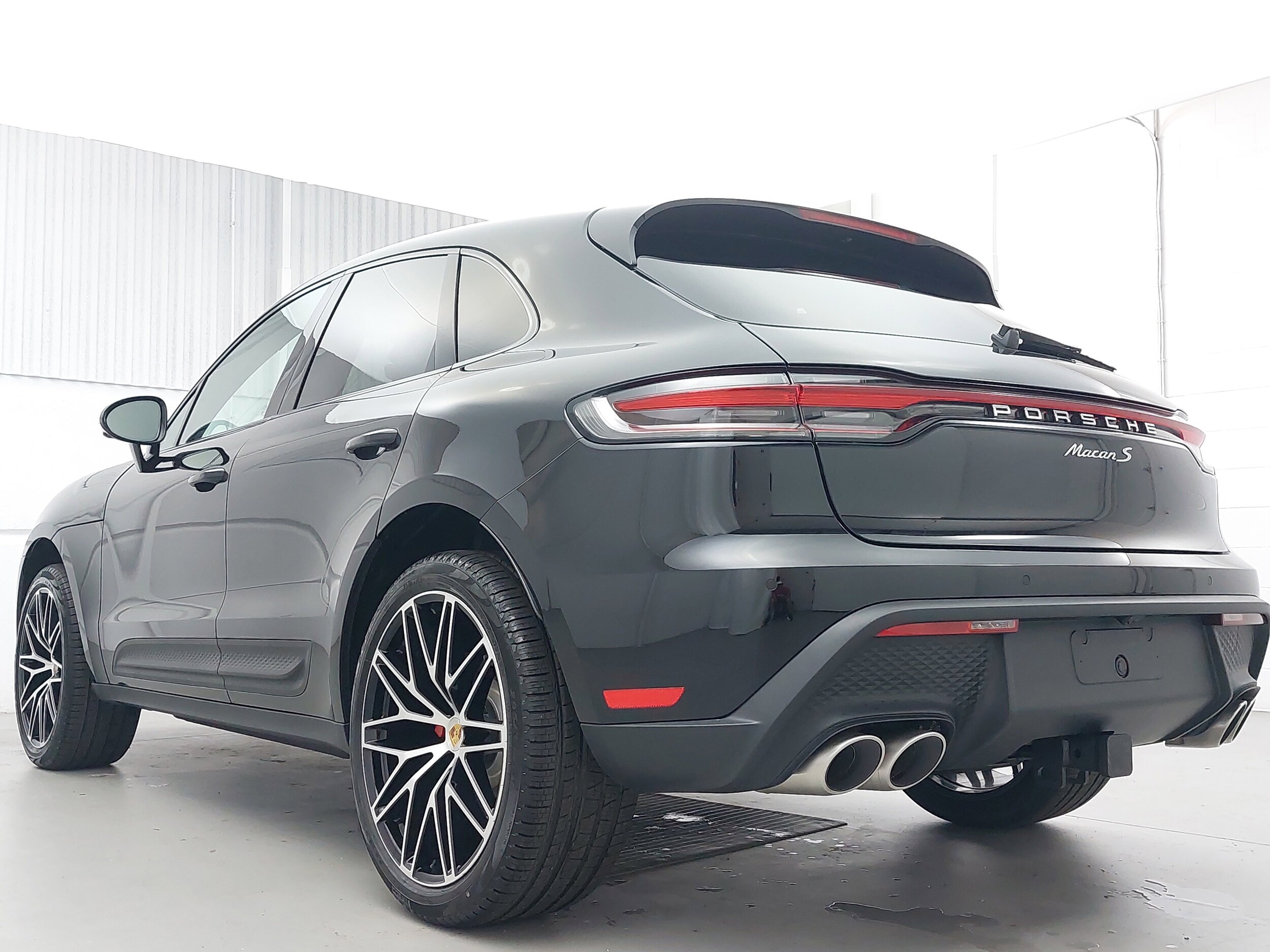 2025 Porsche Macan S photo 3