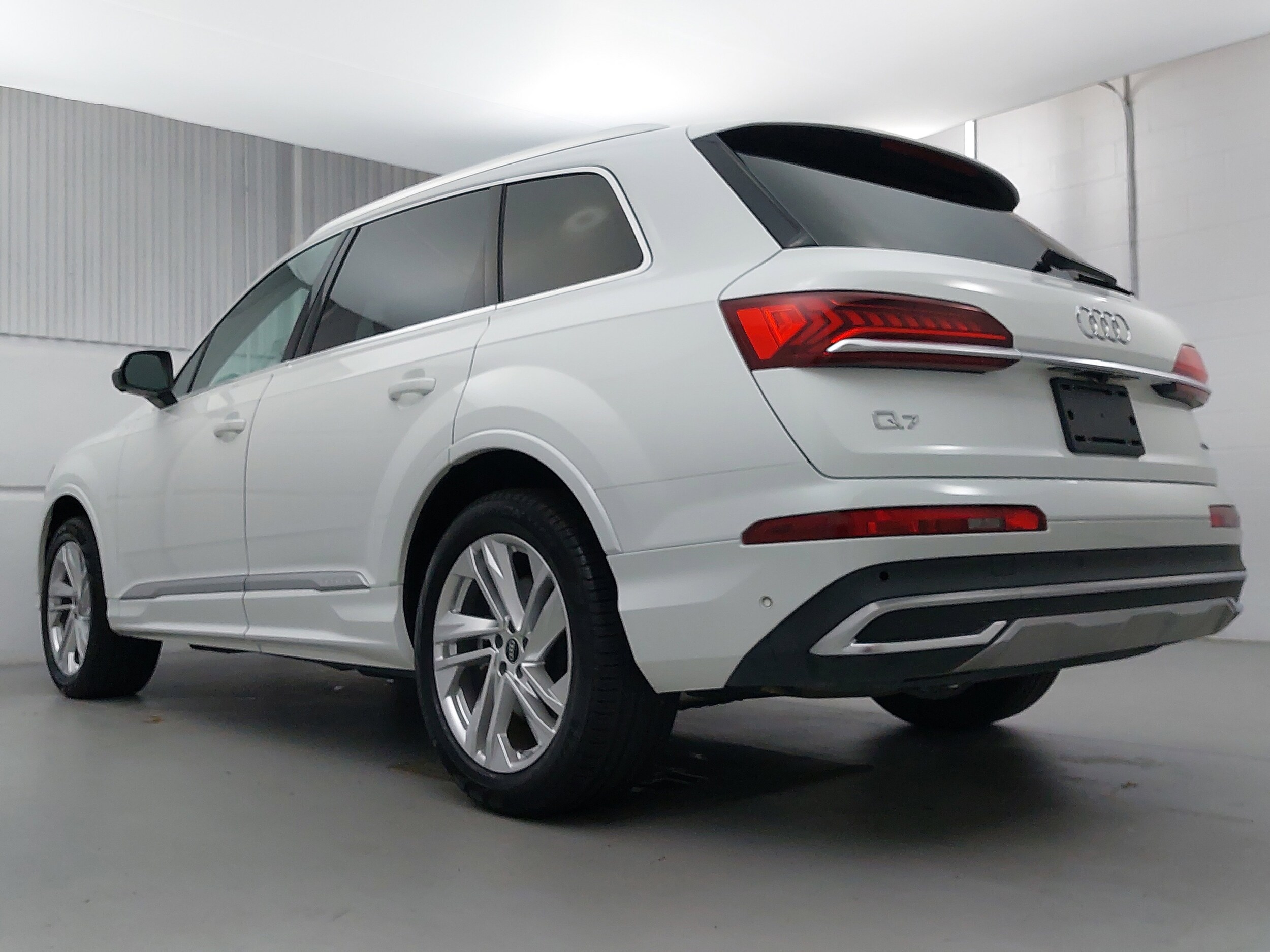 2024 Audi Q7 55 Premium Plus photo 3