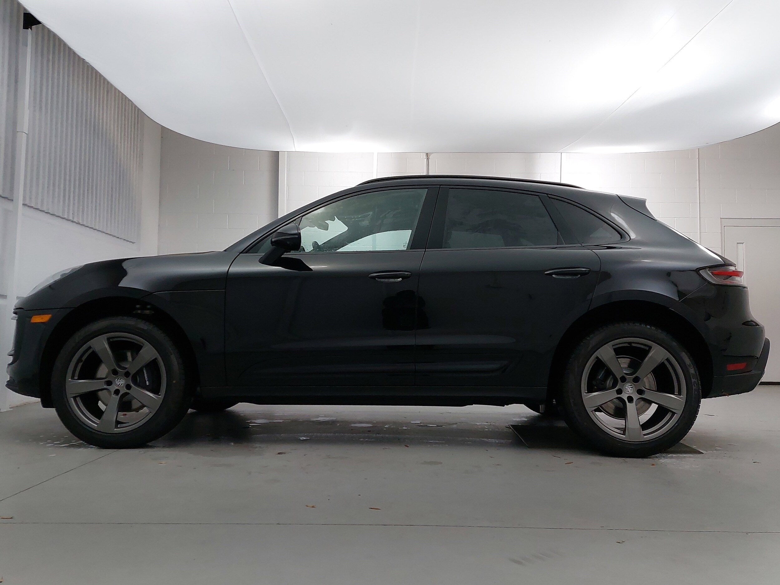 2026 Porsche Macan T photo 2