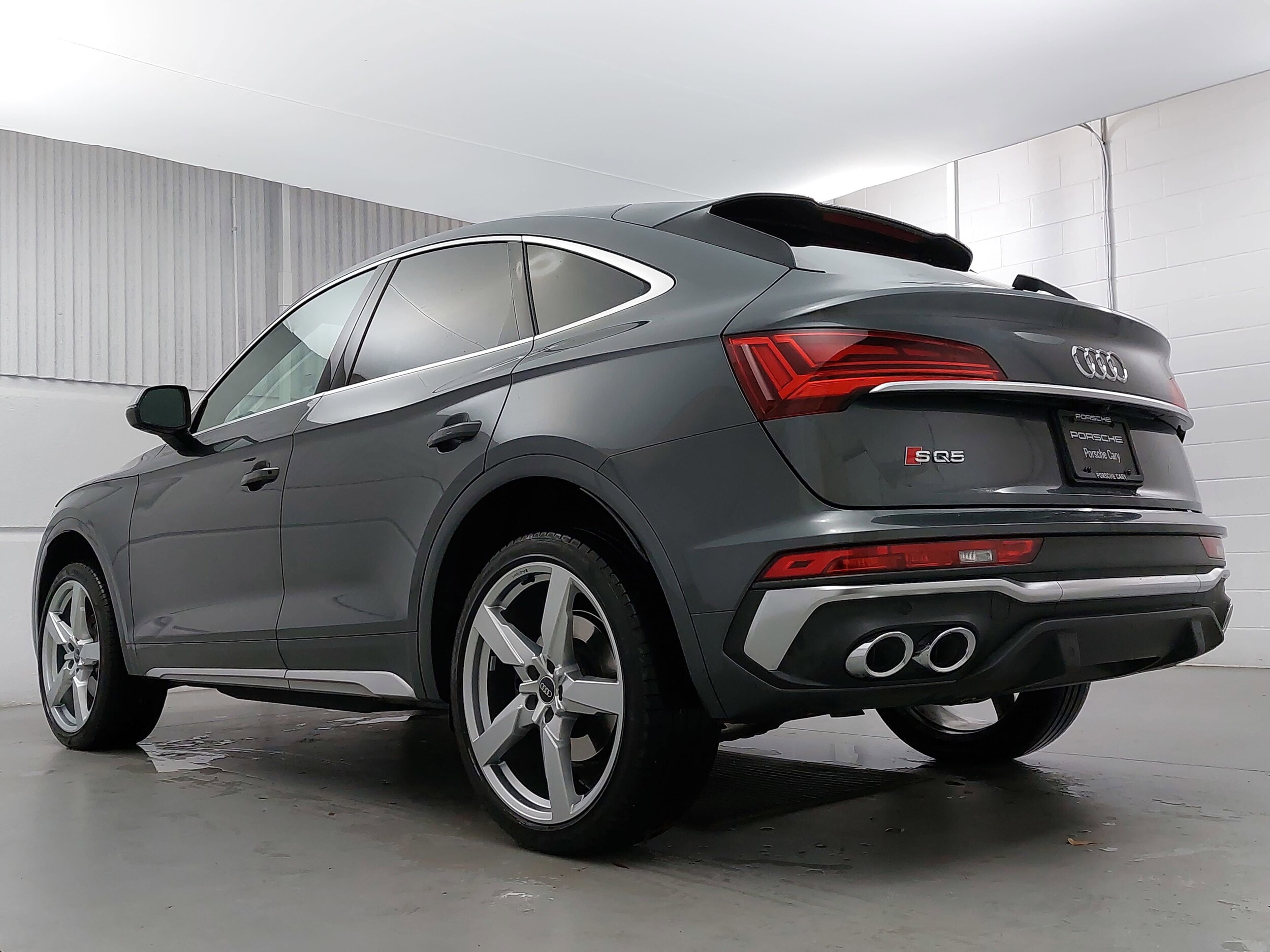 2022 Audi SQ5 Premium Plus photo 2