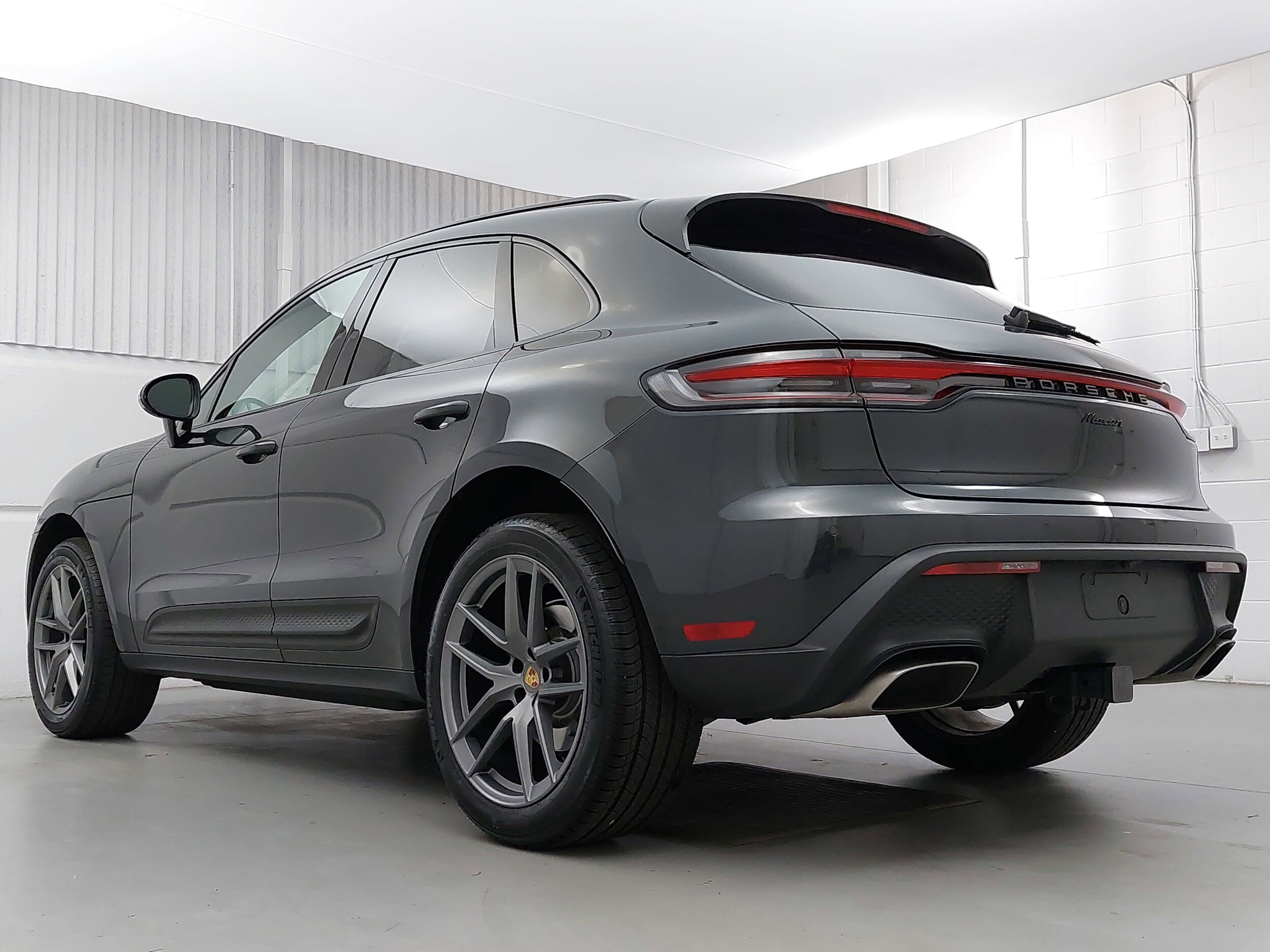 2025 Porsche Macan S photo 3