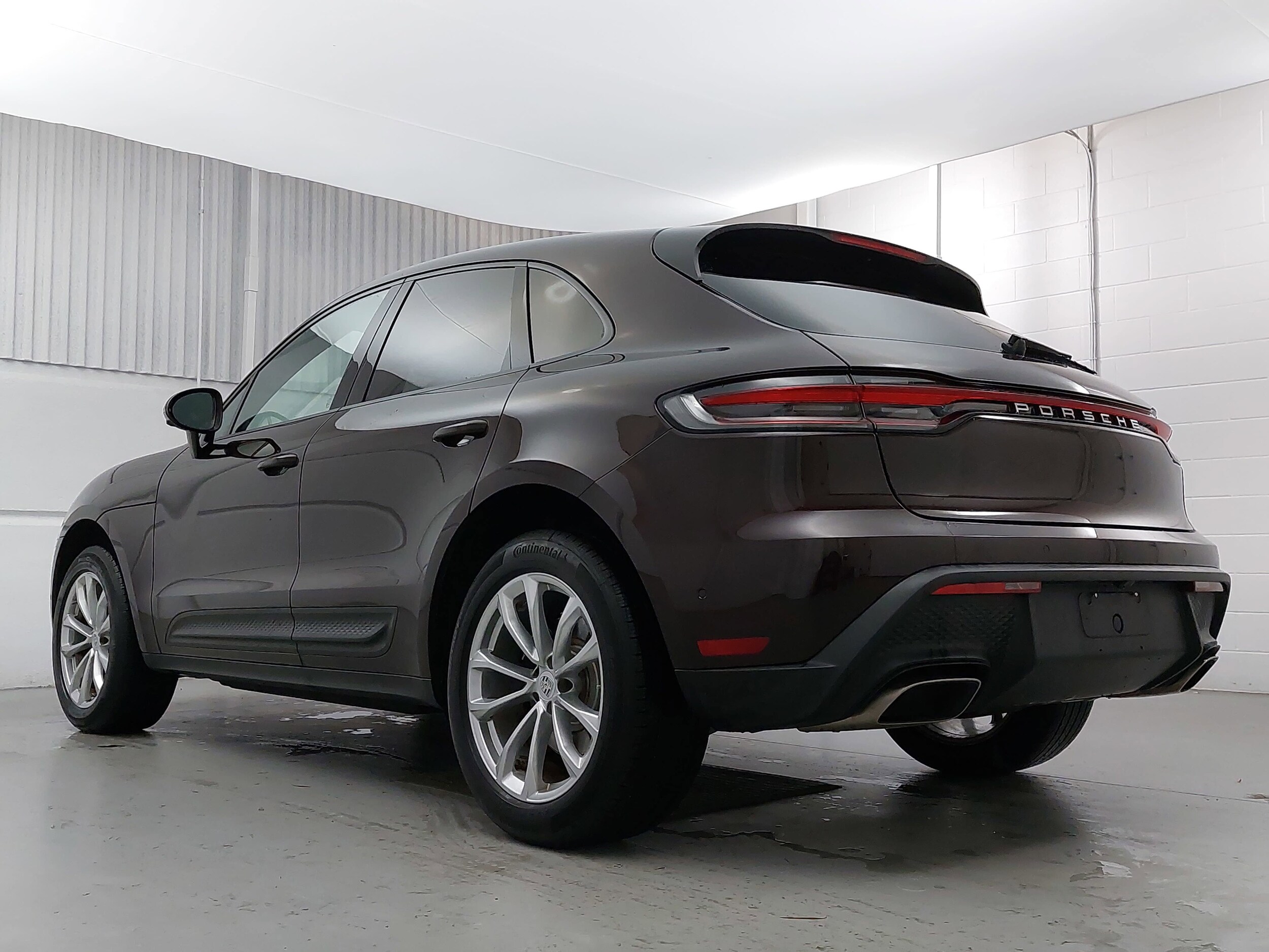 2024 Porsche Macan T photo 3