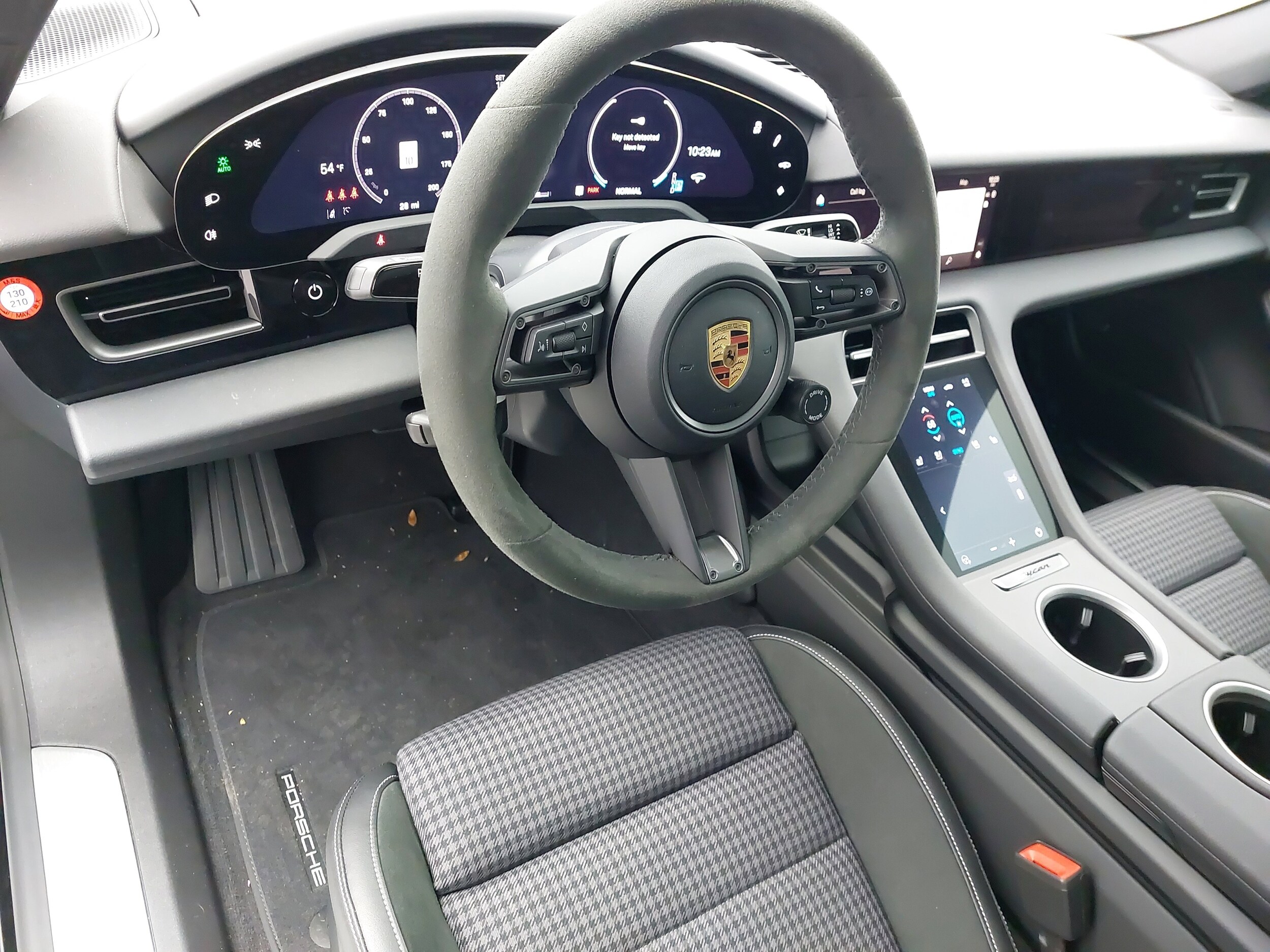 2025 Porsche Taycan photo 4
