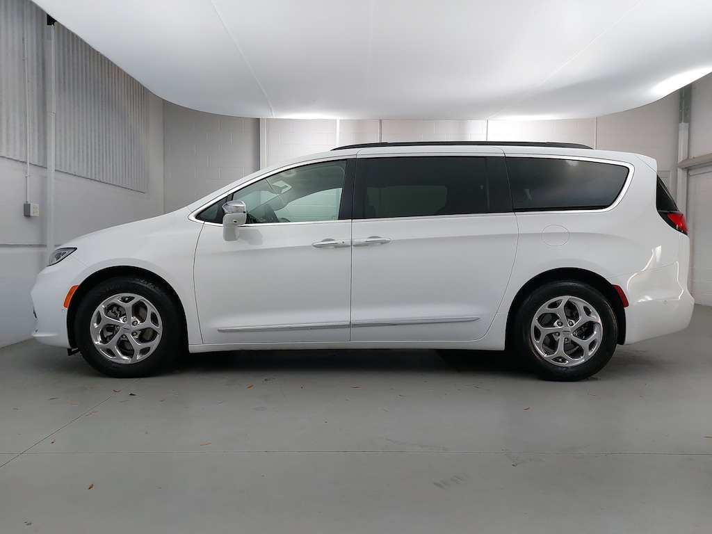 Used 2022 Chrysler Pacifica Limited Van Passenger Van