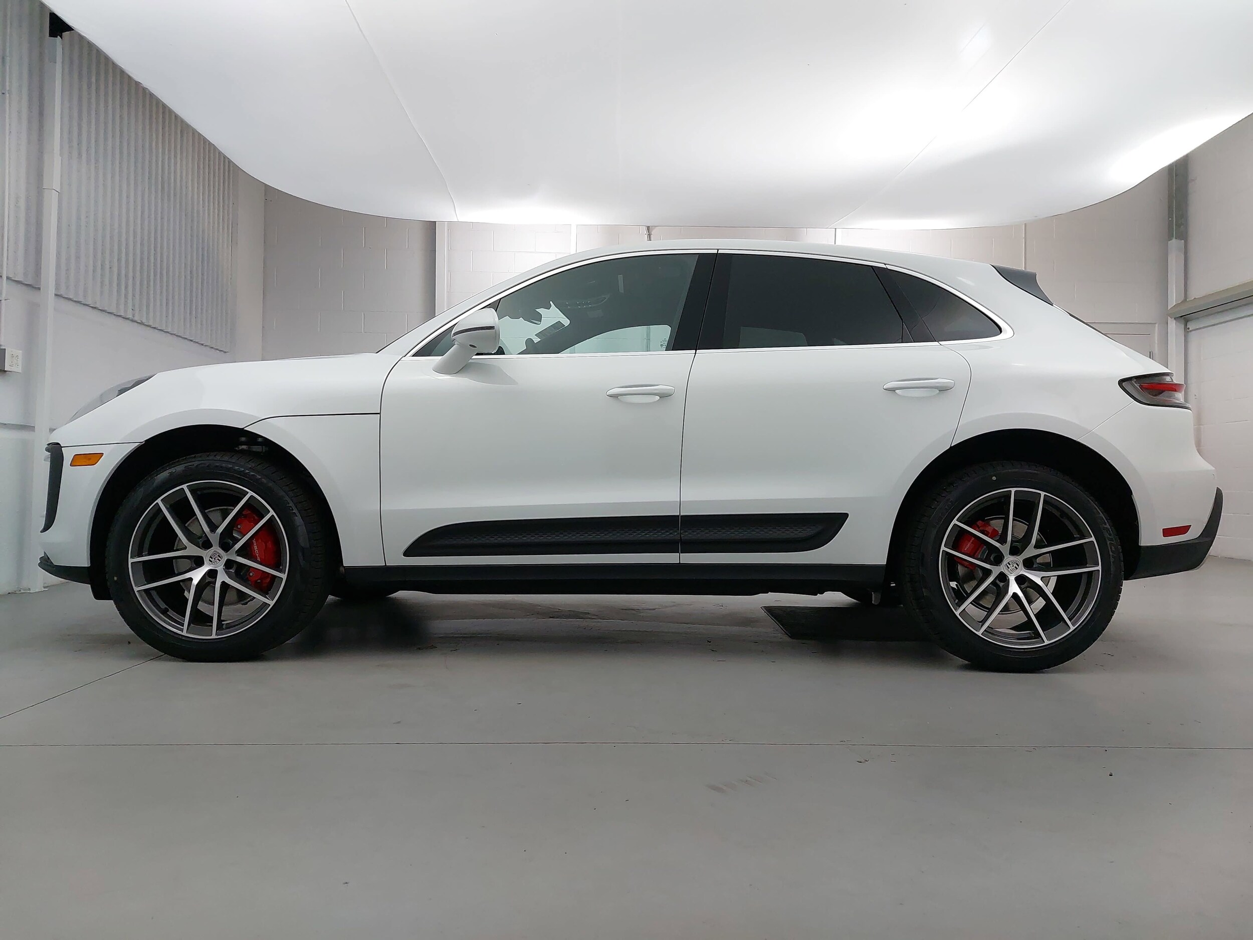 2026 Porsche Macan S photo 2