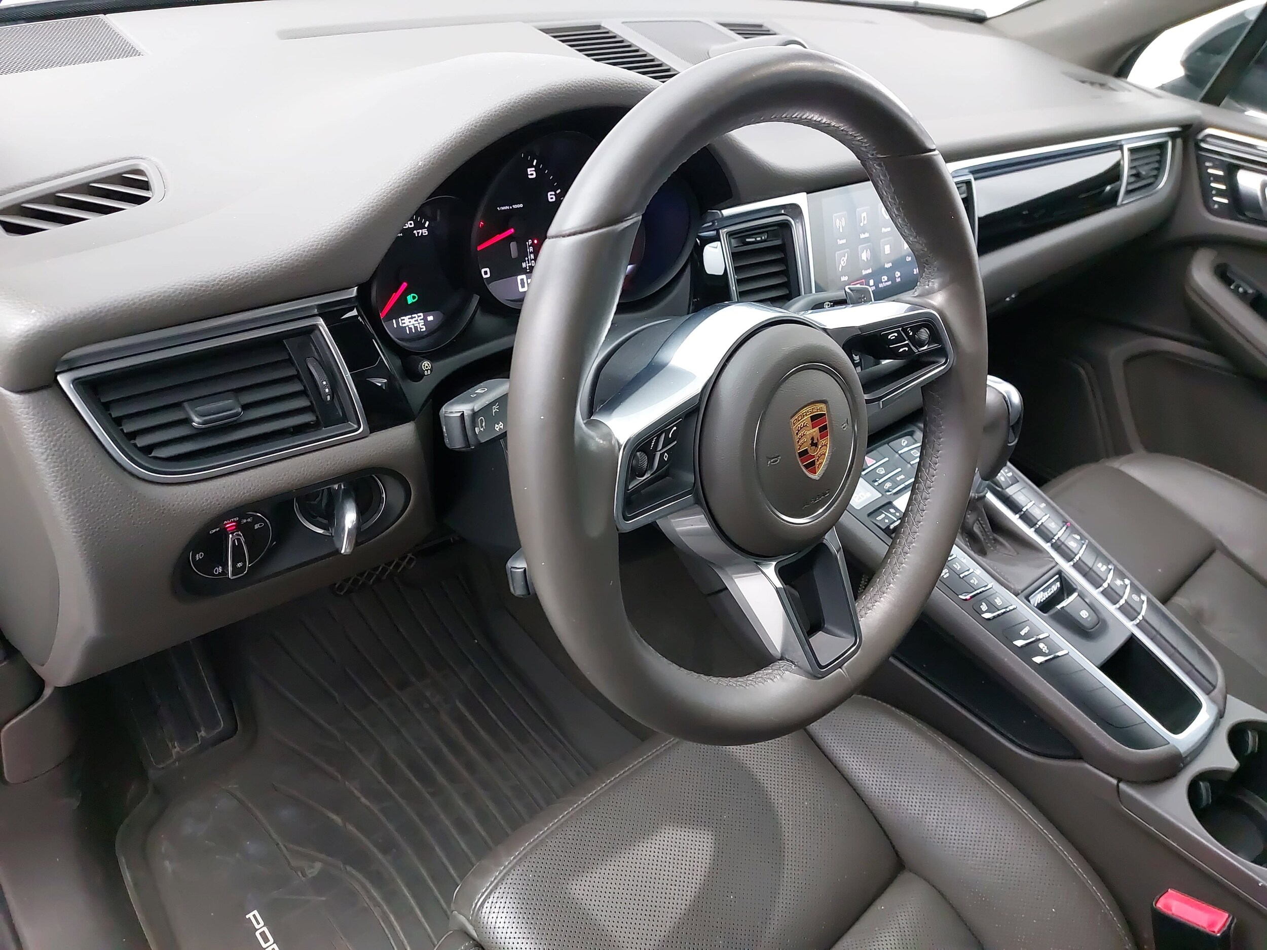 2017 Porsche Macan Base photo 4