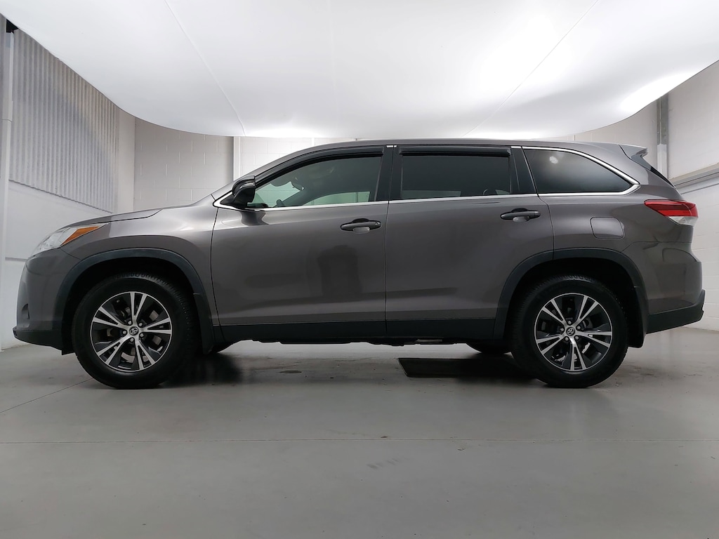 Used 2019 Toyota Highlander LE I4 SUV