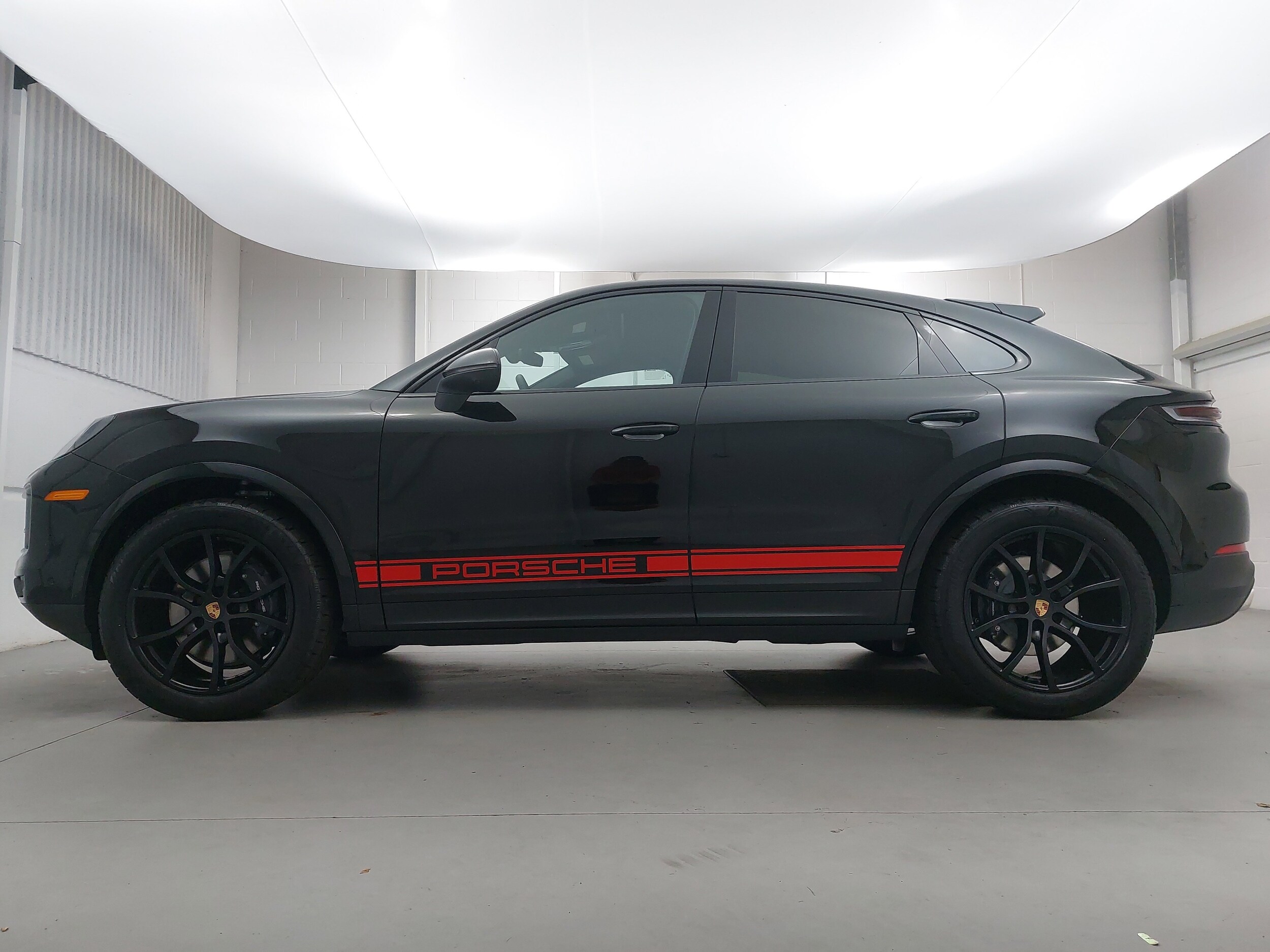 2026 Porsche Cayenne Coupe photo 2