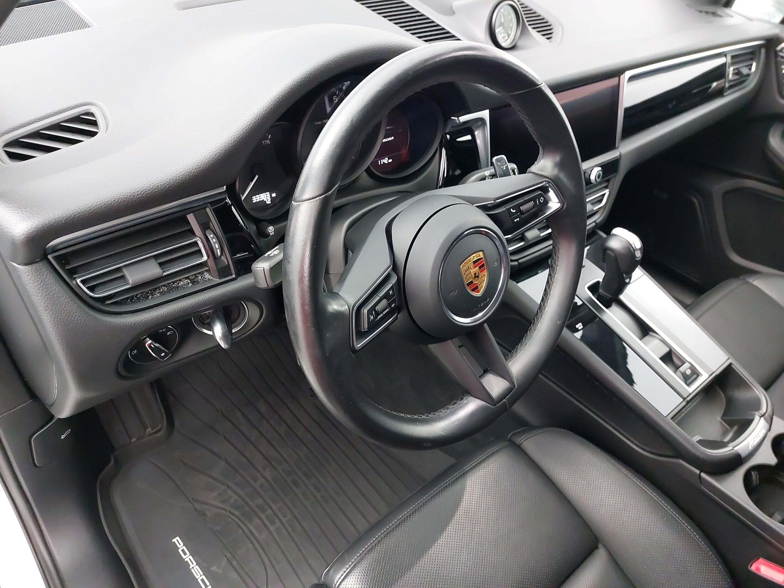 2023 Porsche Macan Base photo 4