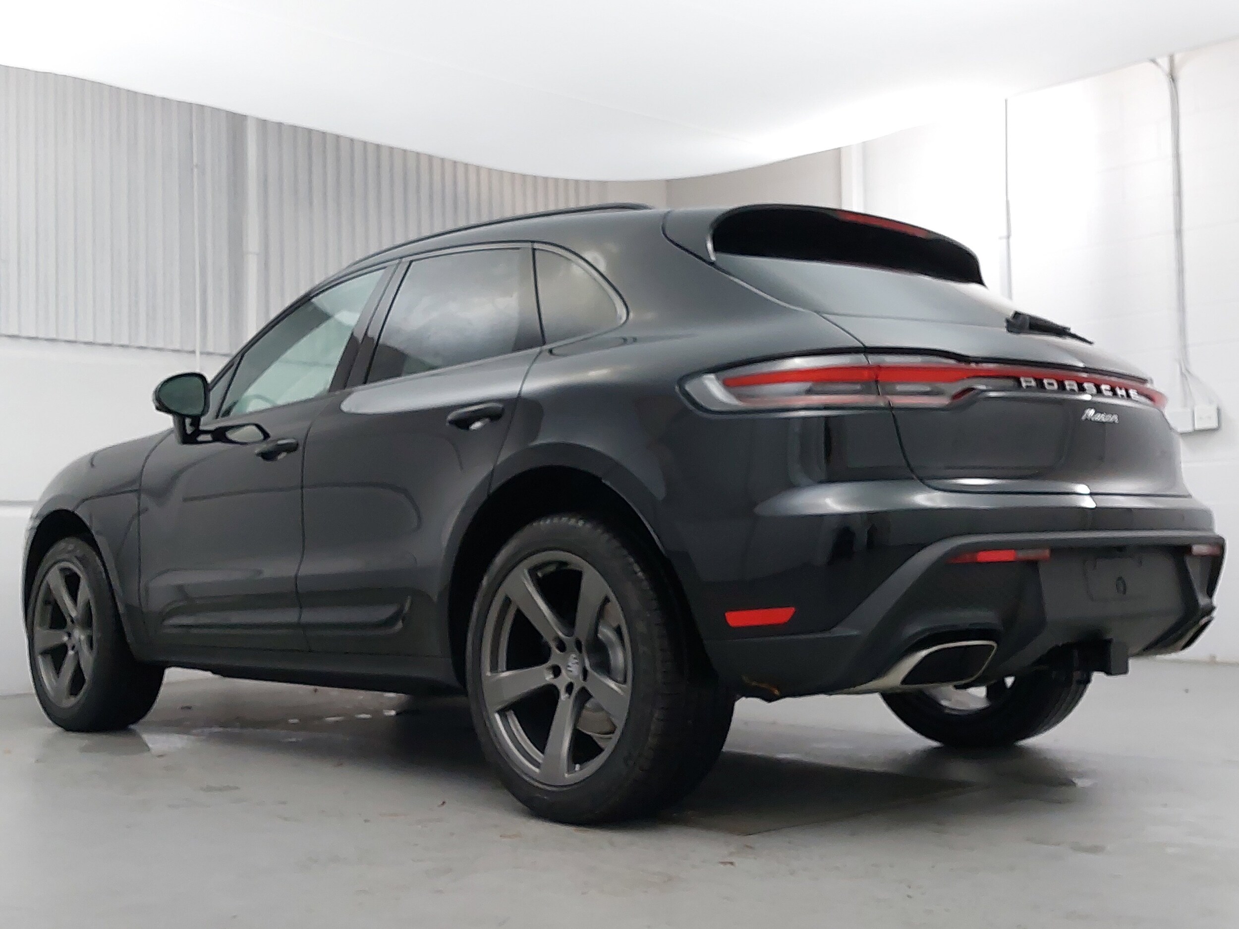 2026 Porsche Macan T photo 3