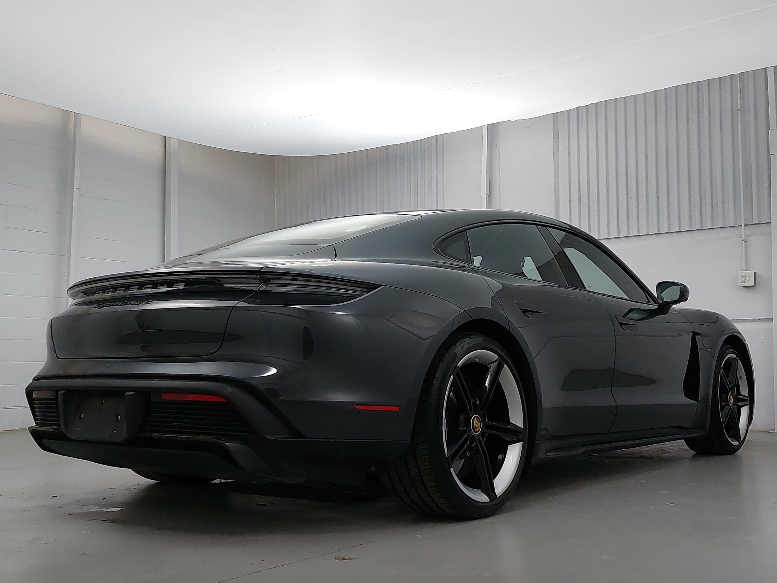 2021 Porsche Taycan Turbo S - Photo 7