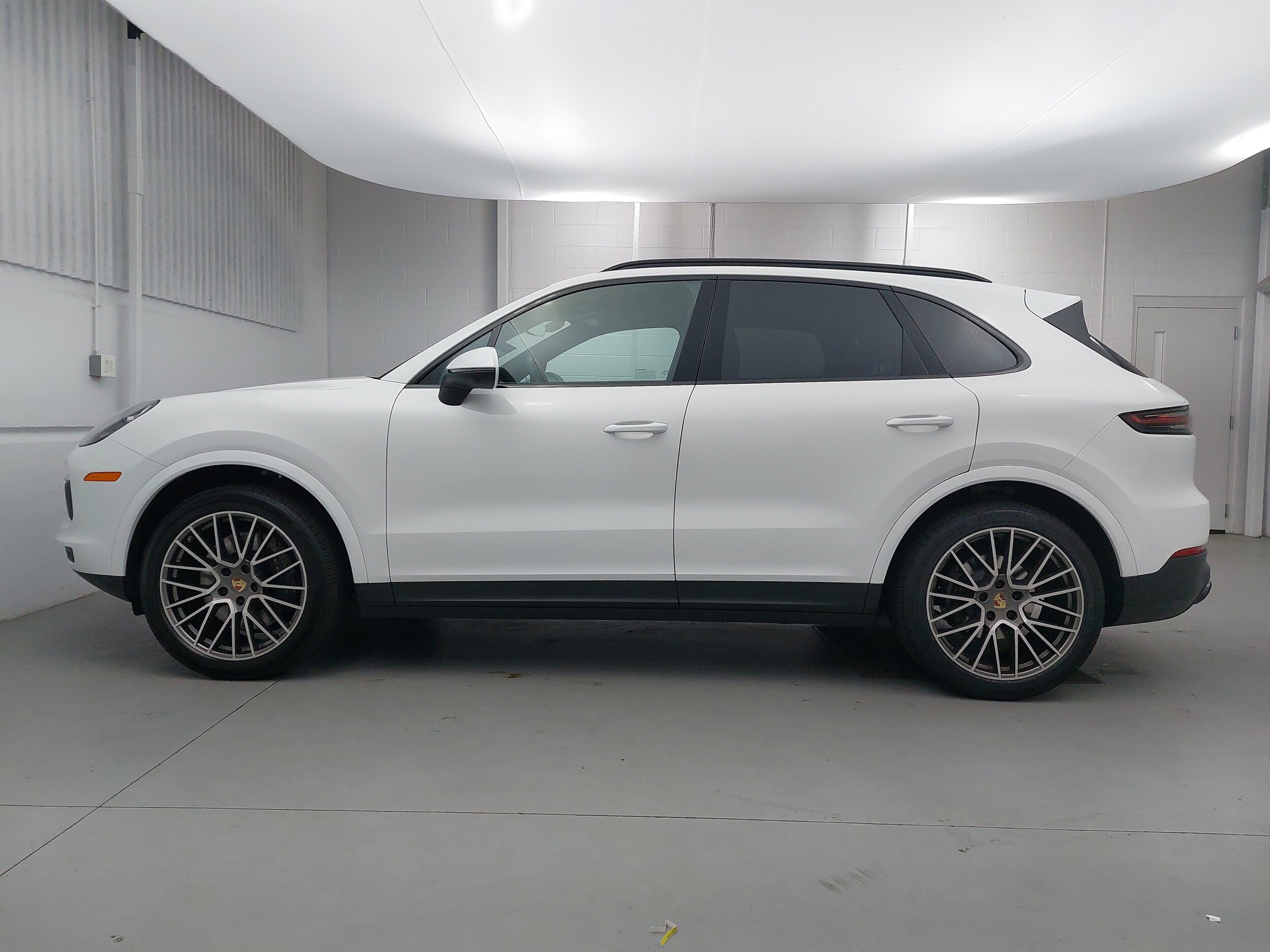 2023 Porsche Cayenne Platinum Edition photo 2