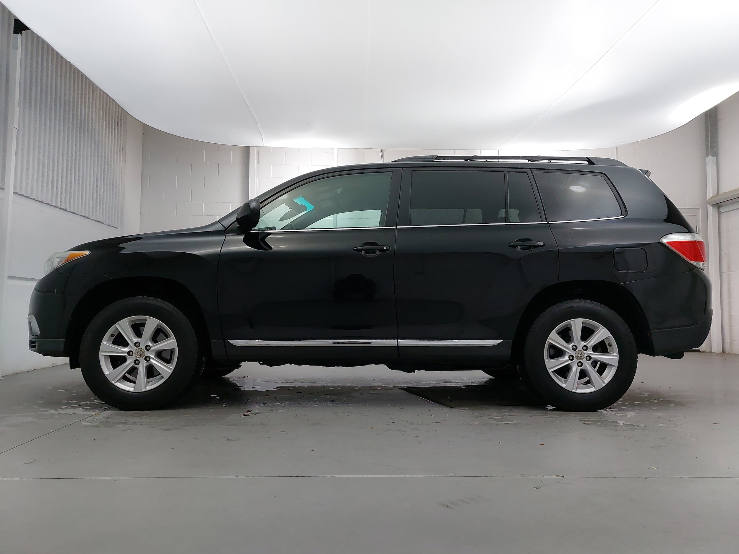 Used 2011 Toyota Highlander SE with VIN 5TDBK3EH1BS073283 for sale in Cary, NC