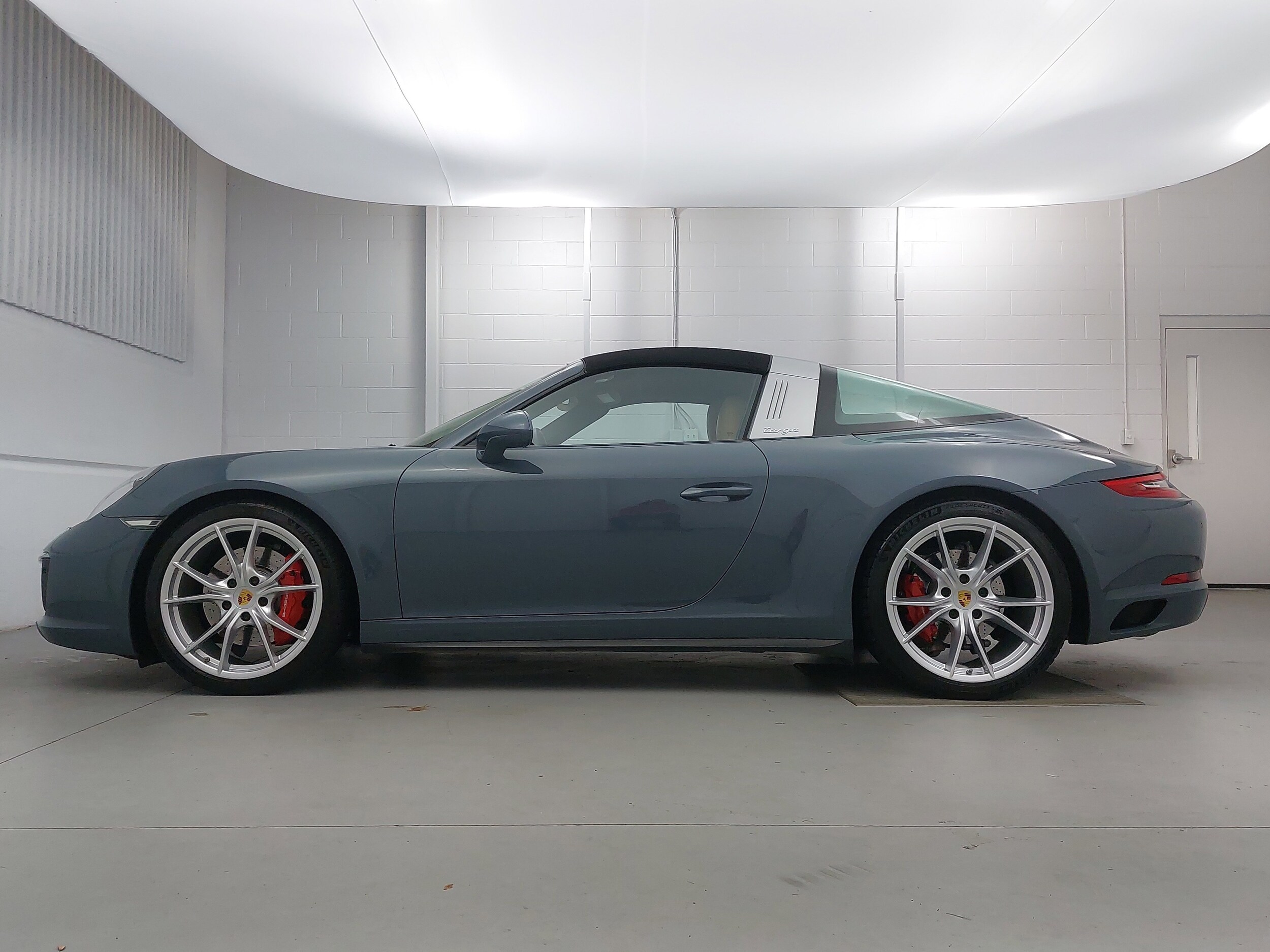 2017 Porsche 911 Targa Coupe photo 2