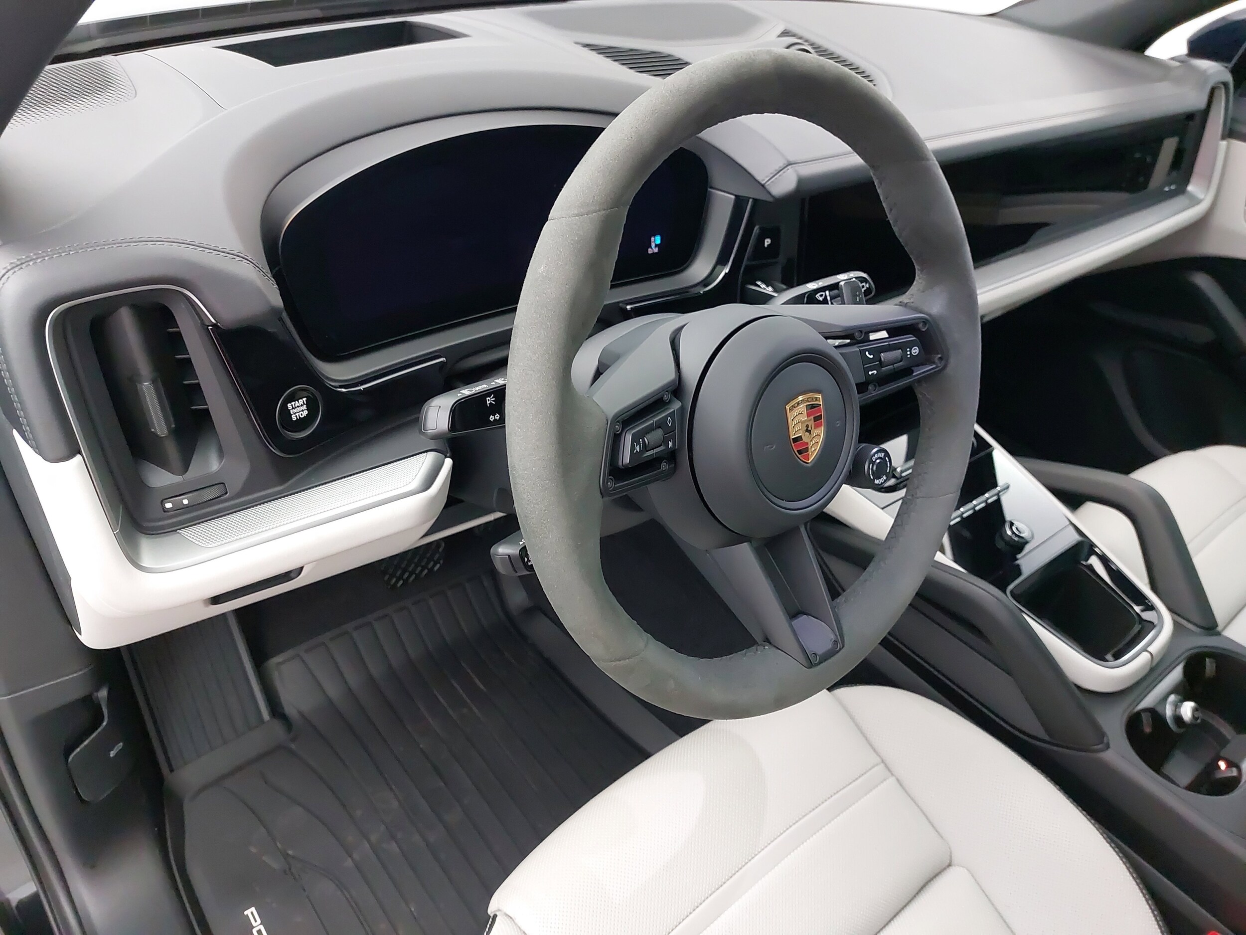 2025 Porsche Cayenne E-Hybrid photo 4