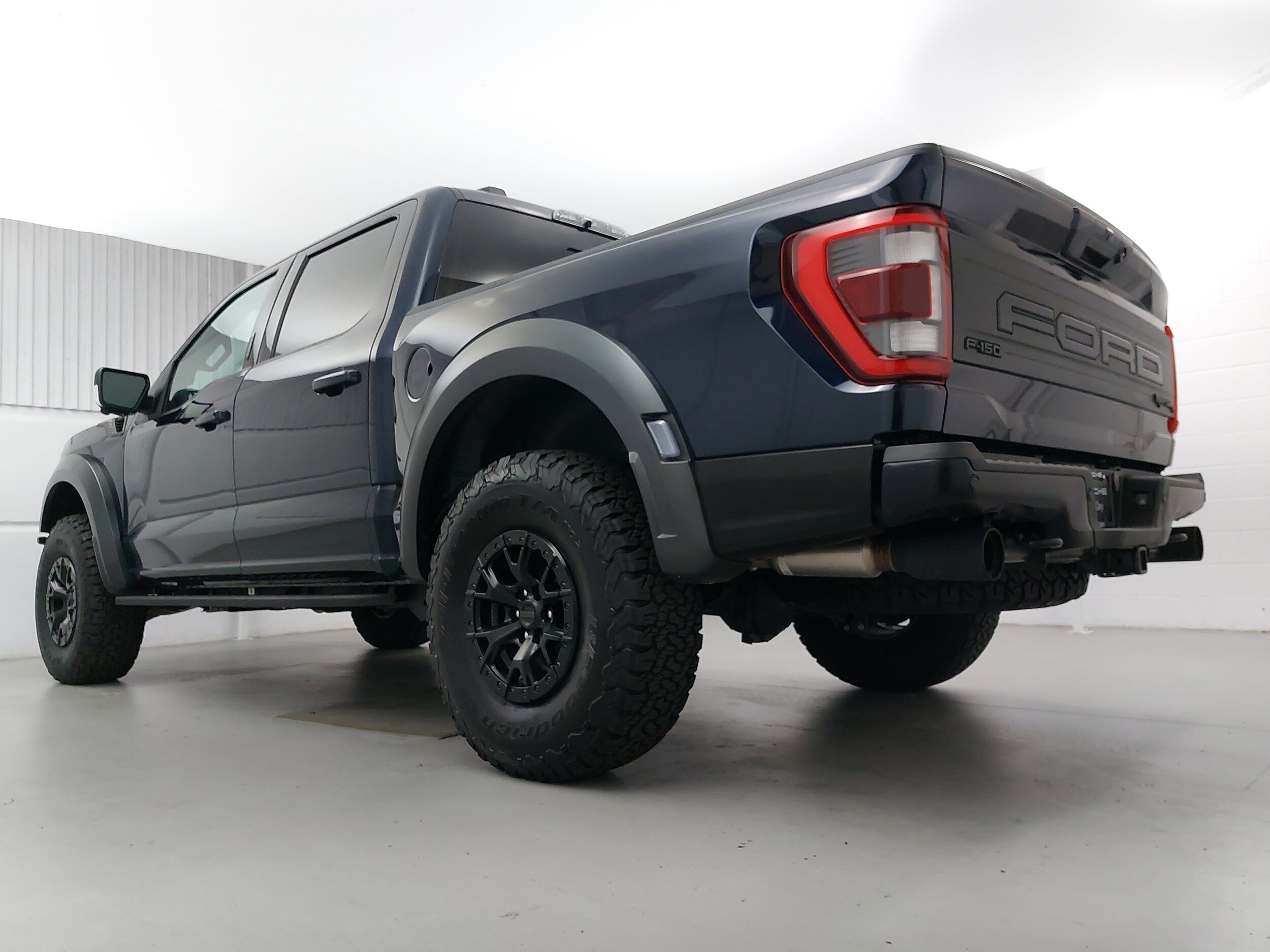 2023 Ford F-150 Raptor photo 3