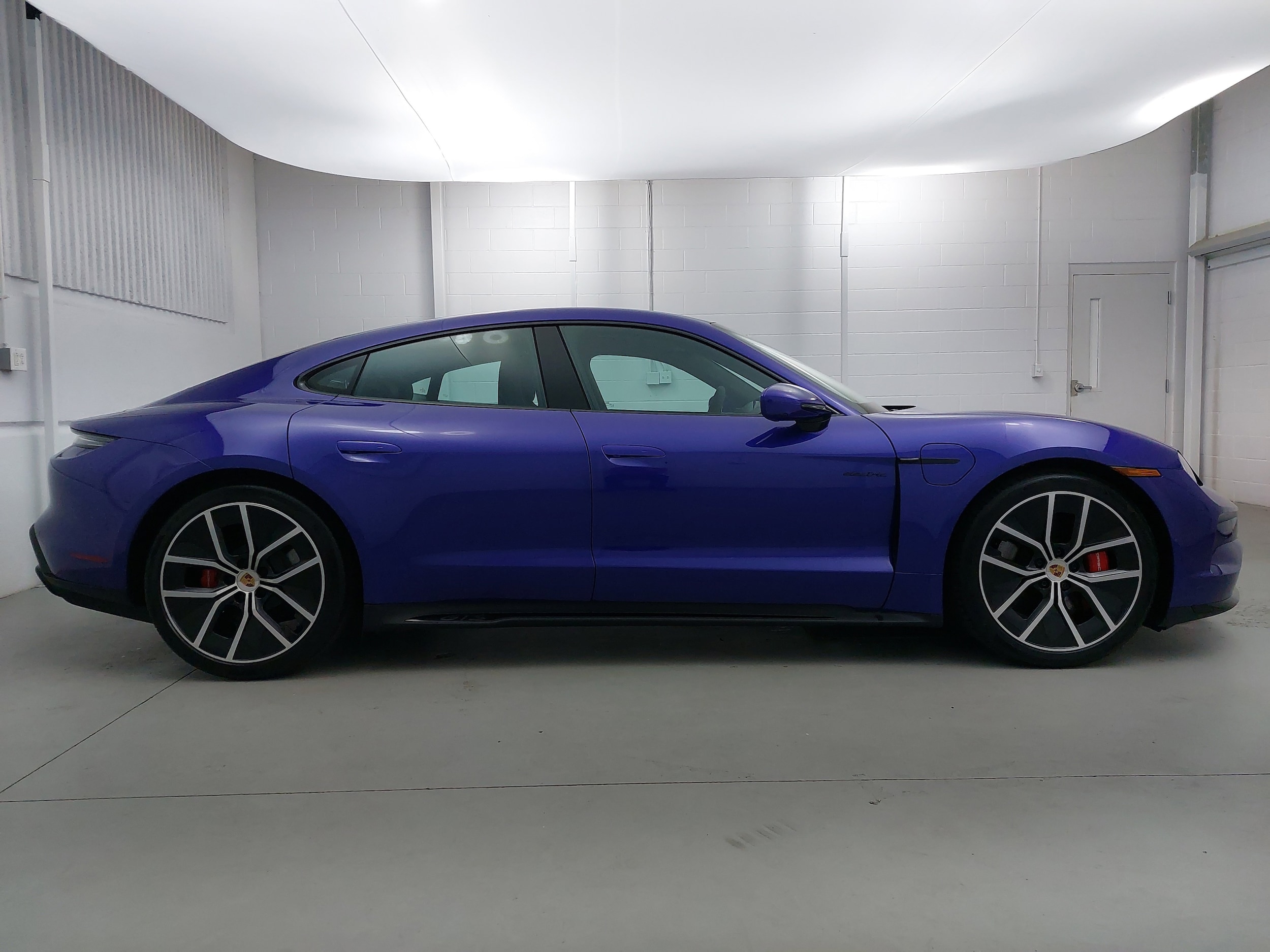 2025 Porsche Taycan GTS - Photo 8