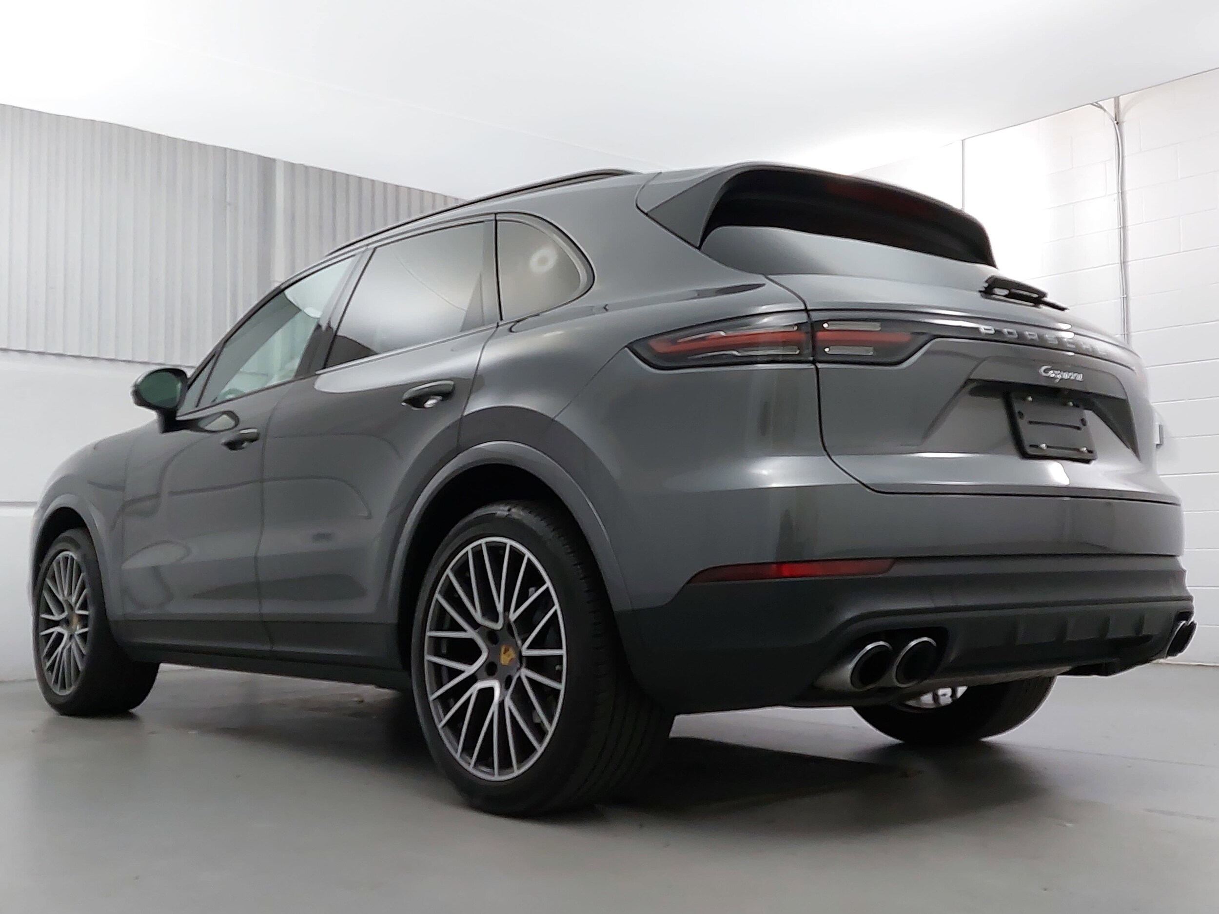 2022 Porsche Cayenne Base photo 3