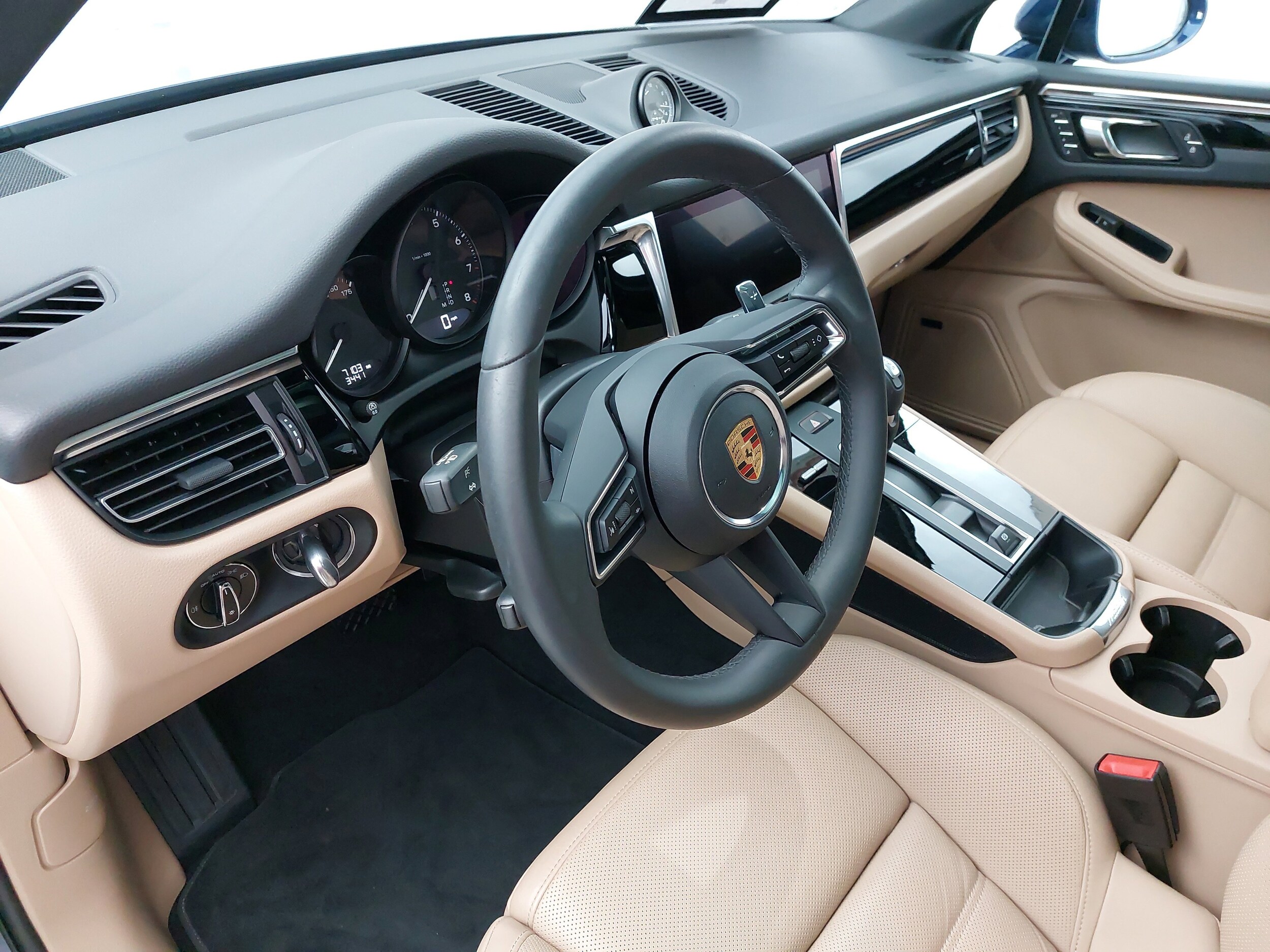 2025 Porsche Macan photo 4