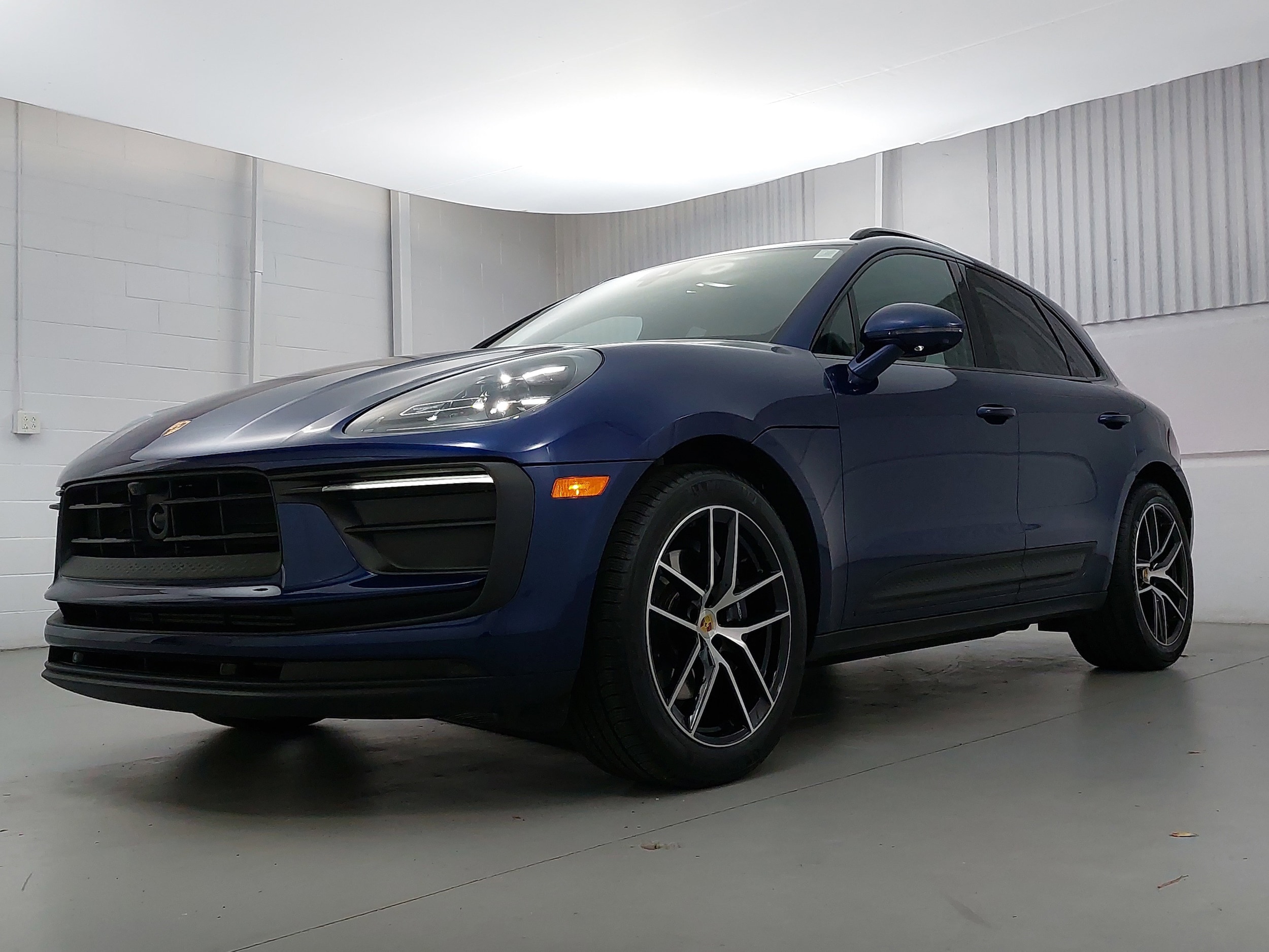 2025 Porsche Macan Base