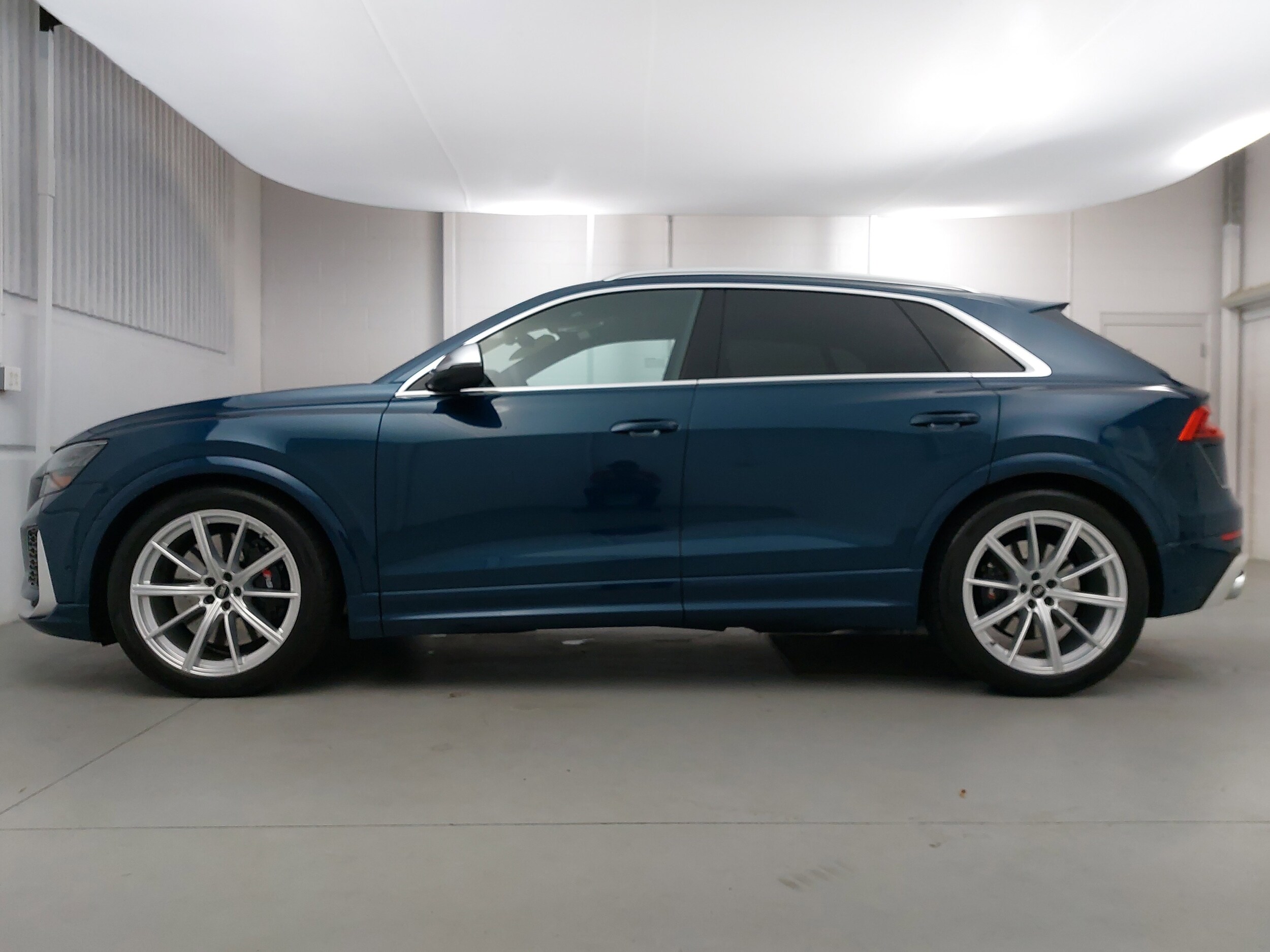 2022 Audi RS Q8 photo 2