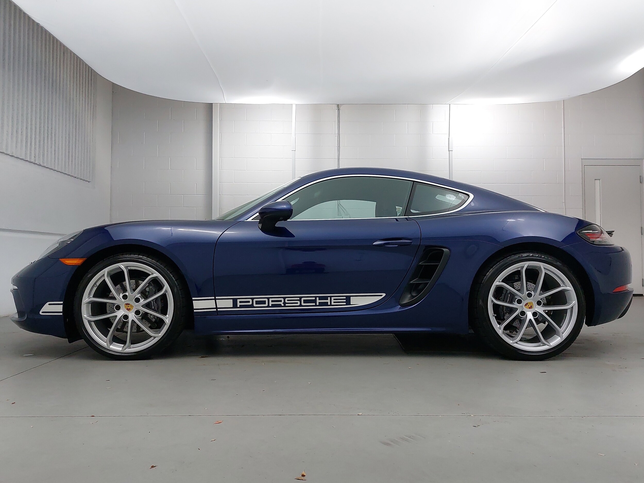 2024 Porsche Cayman photo 2