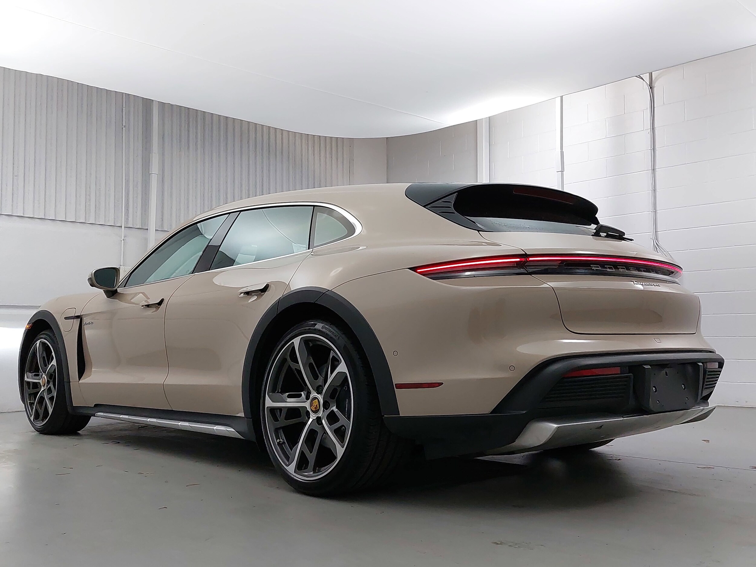 2023 Porsche Taycan Cross Turismo 4 photo 3