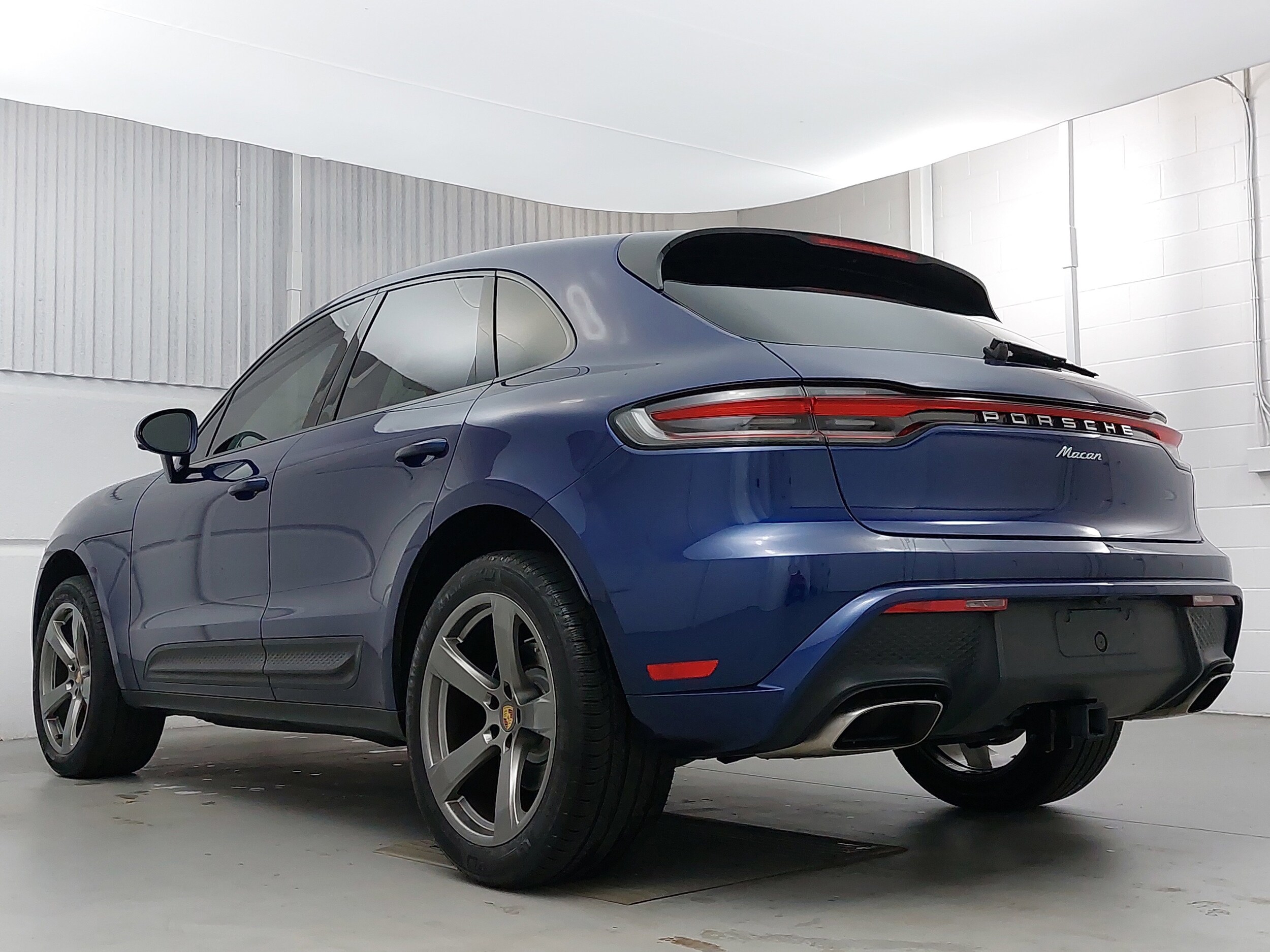 2023 Porsche Macan T photo 3