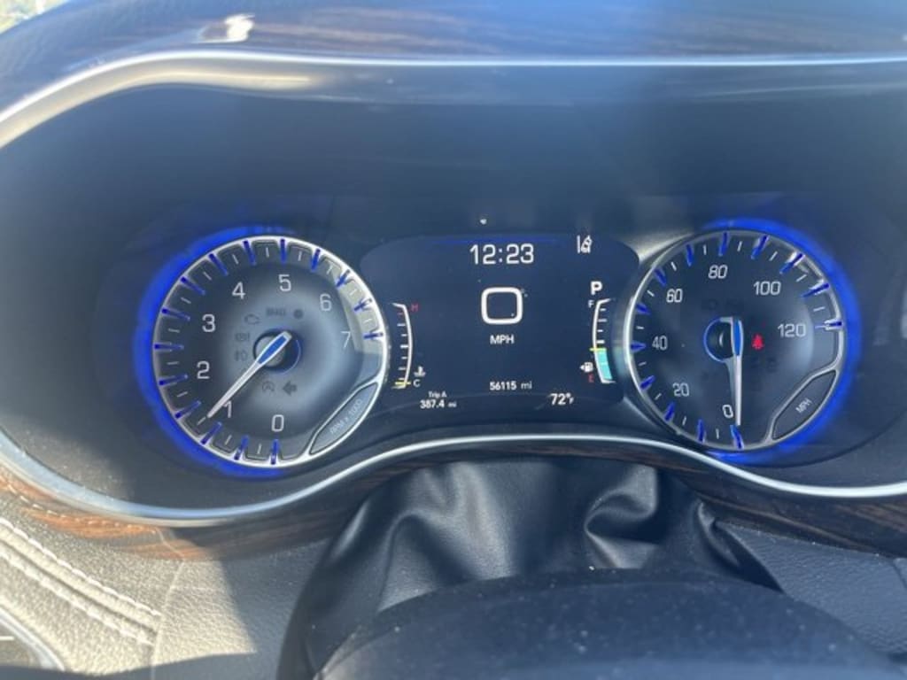 Used 2022 Chrysler Pacifica Limited Van Passenger Van