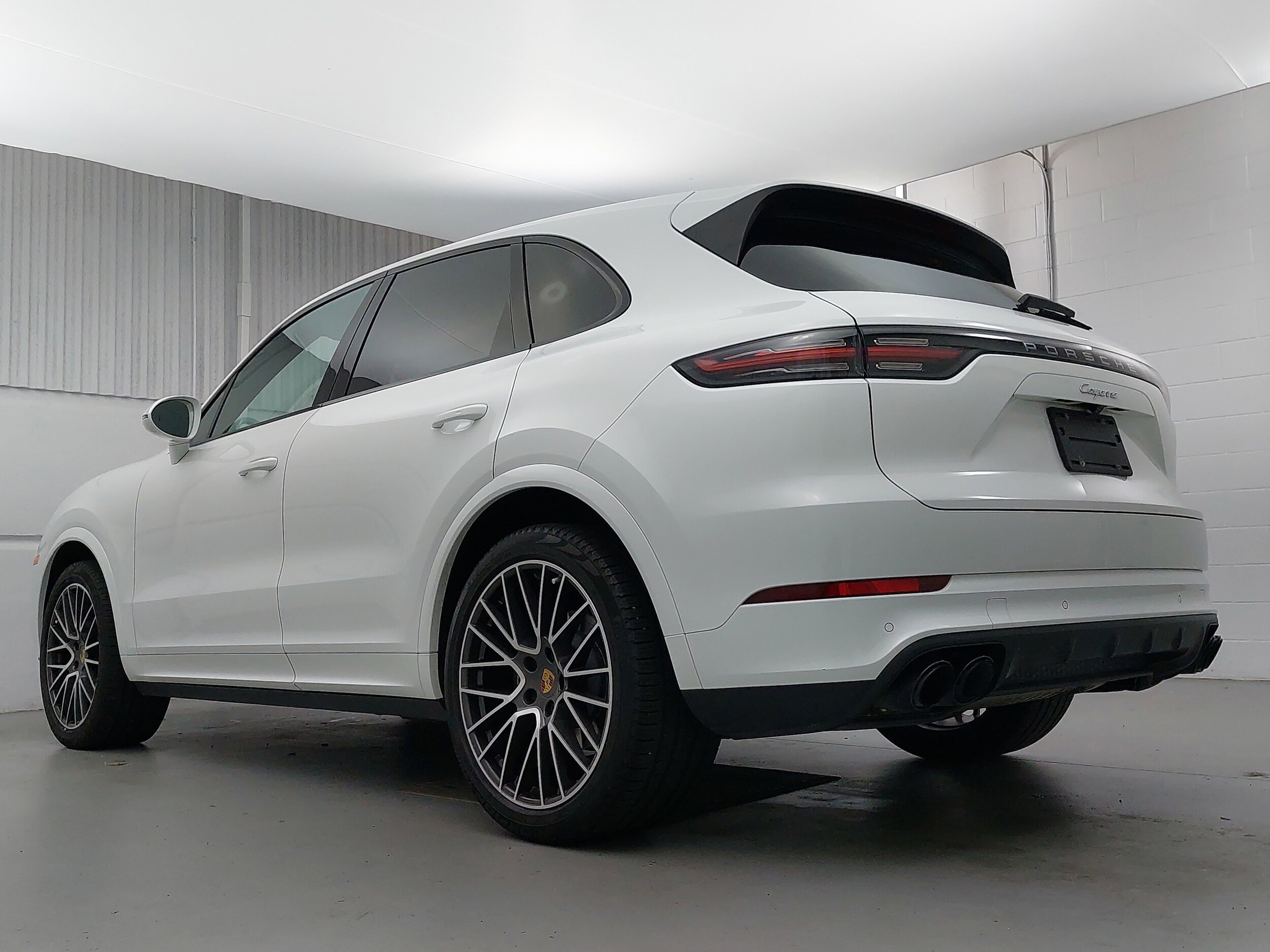2020 Porsche Cayenne photo 3
