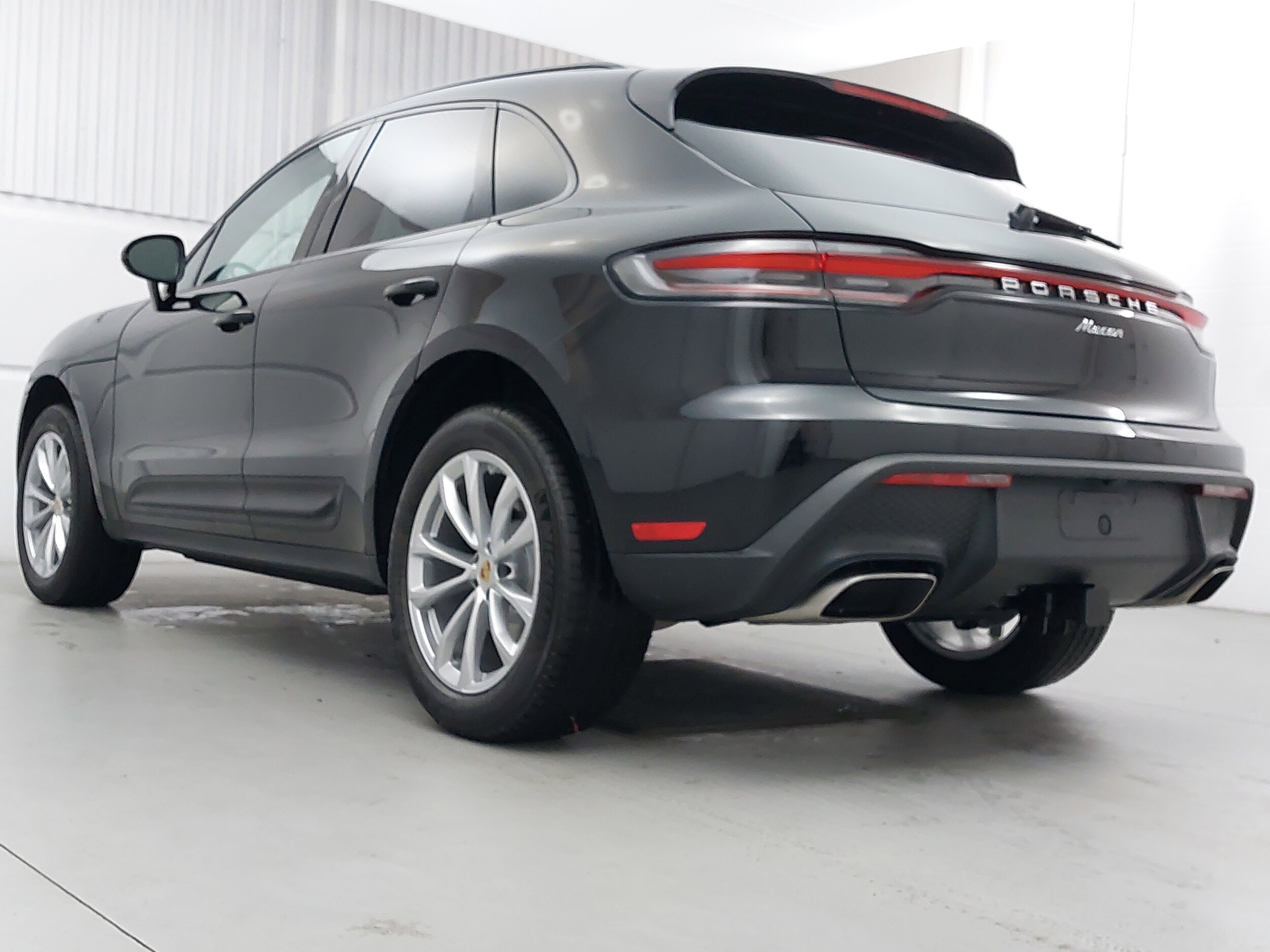 2026 Porsche Macan T photo 3