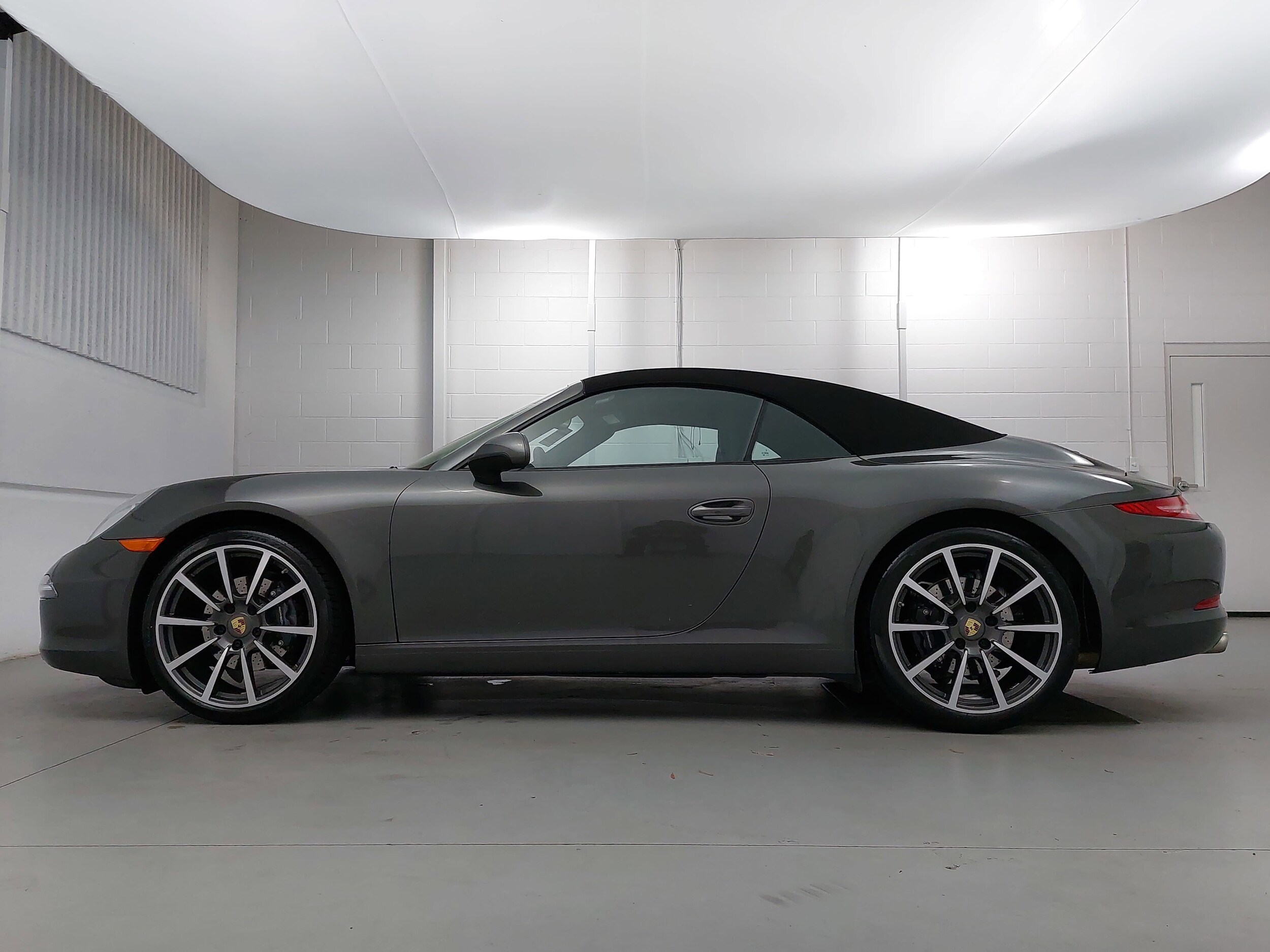 2013 Porsche 911 Cabriolet photo 2