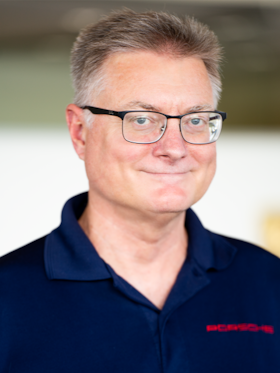 Staff member Mark Everett from ID_62903dd37ec4