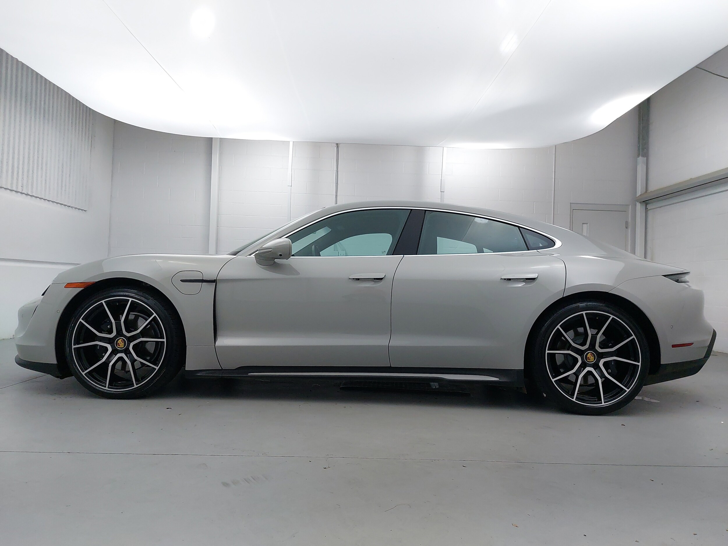 2024 Porsche Taycan 4S photo 2