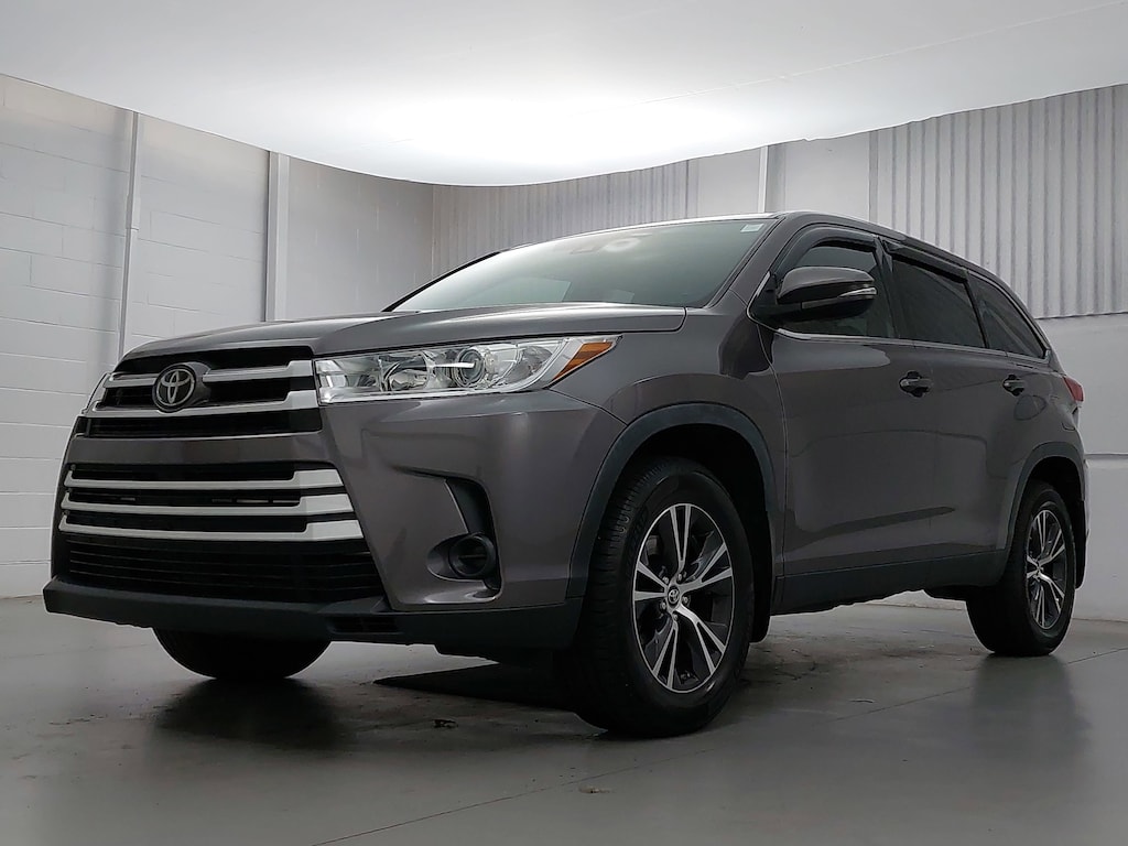 Used 2019 Toyota Highlander LE I4 SUV