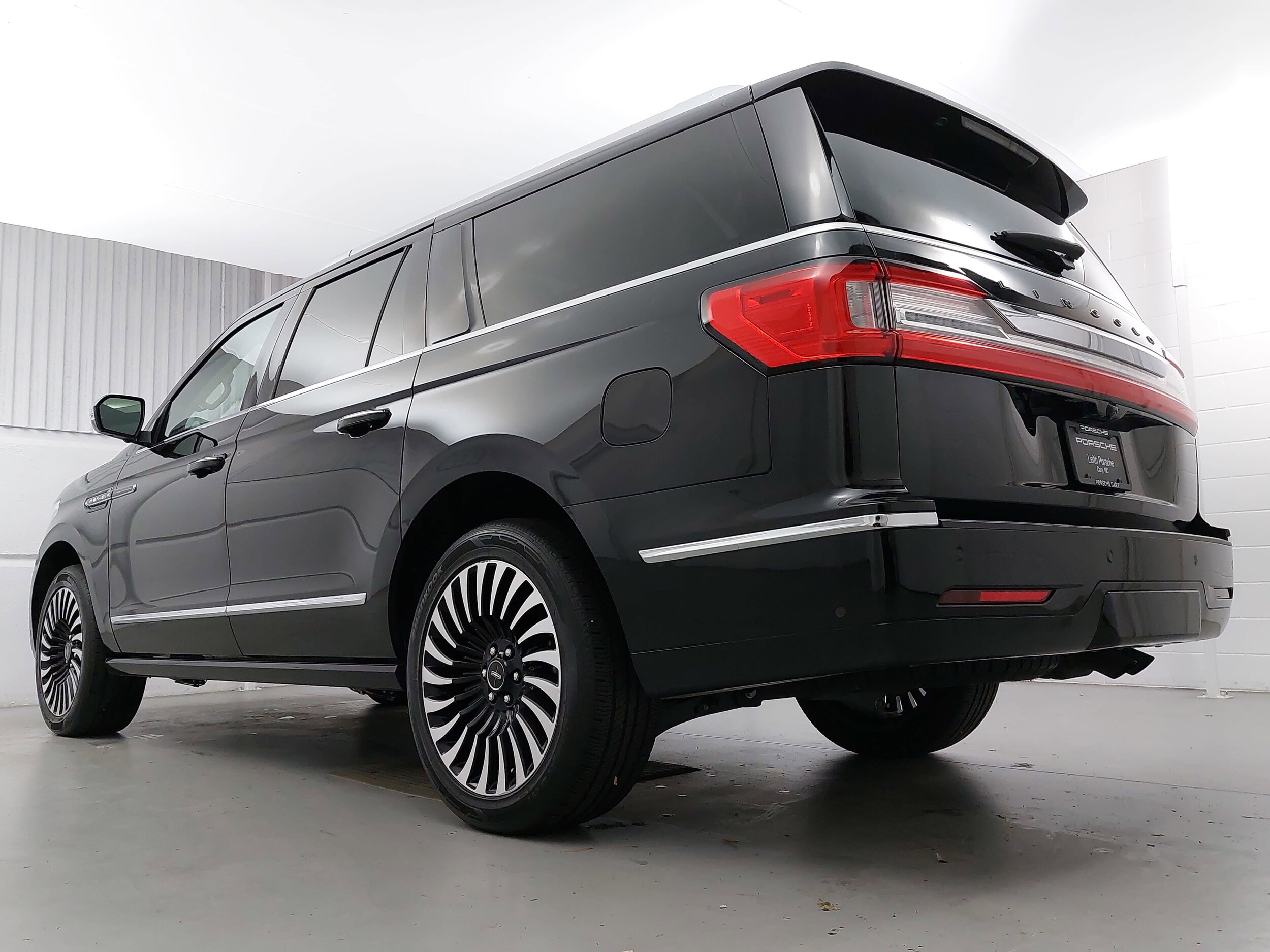 2021 Lincoln Navigator Black Label photo 3