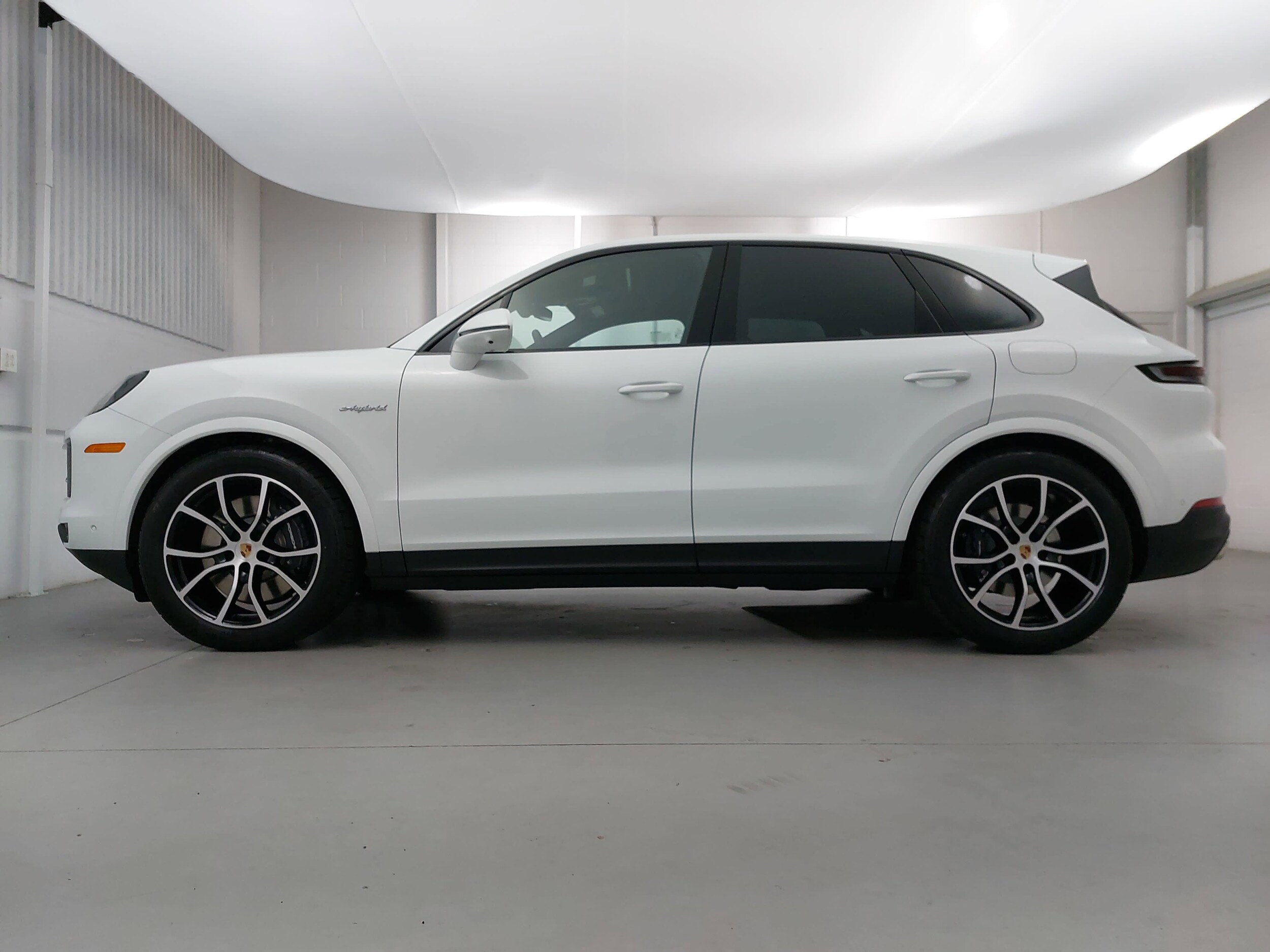 2026 Porsche Cayenne E-Hybrid photo 2